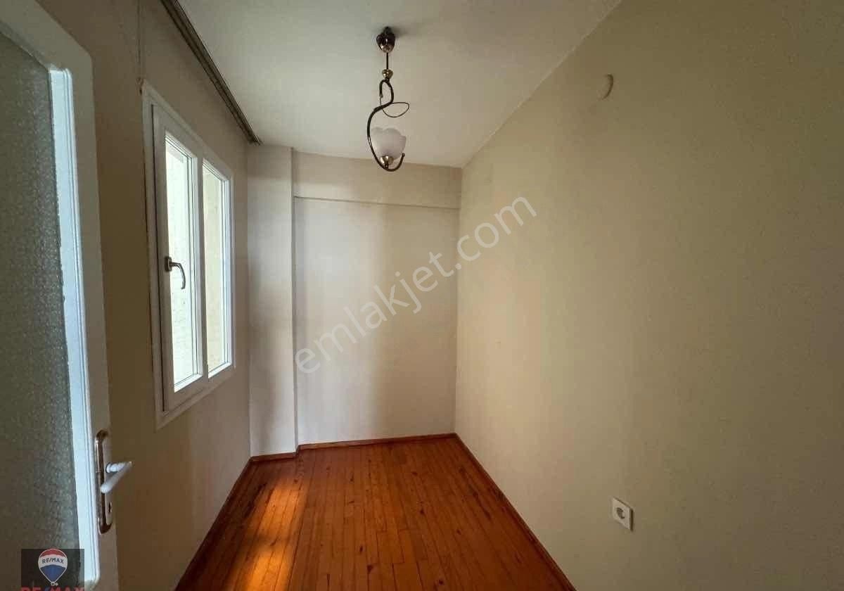 Karşıyaka Bahçelievler Cevdet Bilsay Caddesi'nde 3+1 Kiralık Daire - Görsel 12
