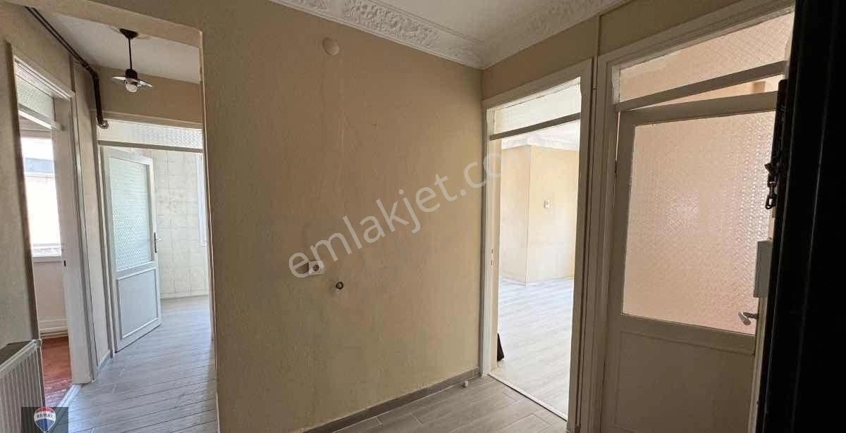 Karşıyaka Bahçelievler Cevdet Bilsay Caddesi'nde 3+1 Kiralık Daire - Görsel 3