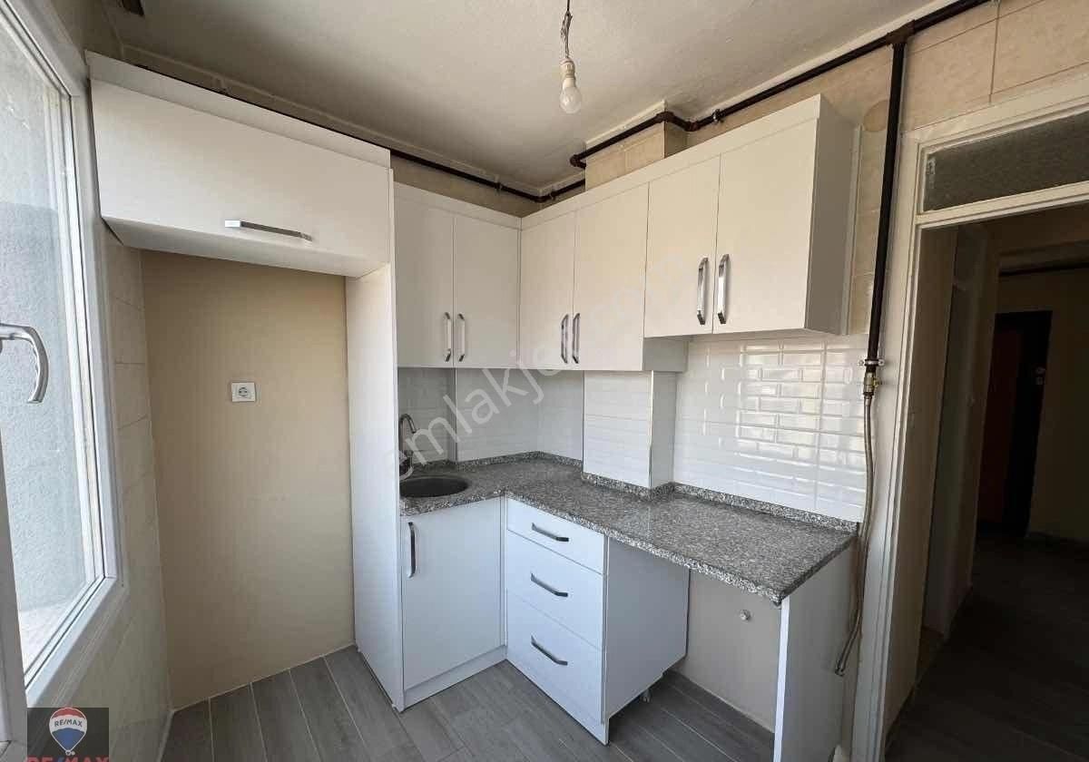 Karşıyaka Bahçelievler Cevdet Bilsay Caddesi'nde 3+1 Kiralık Daire - Görsel 14