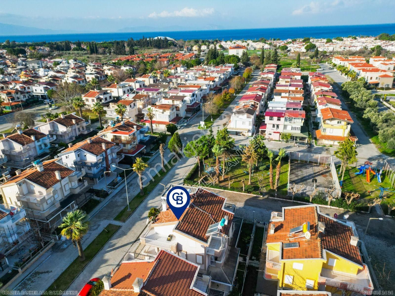 Kuşadası Karaova Da Önü Açık Ferah Ve Bahçeli Satılık 4+1 Tripleks Villa