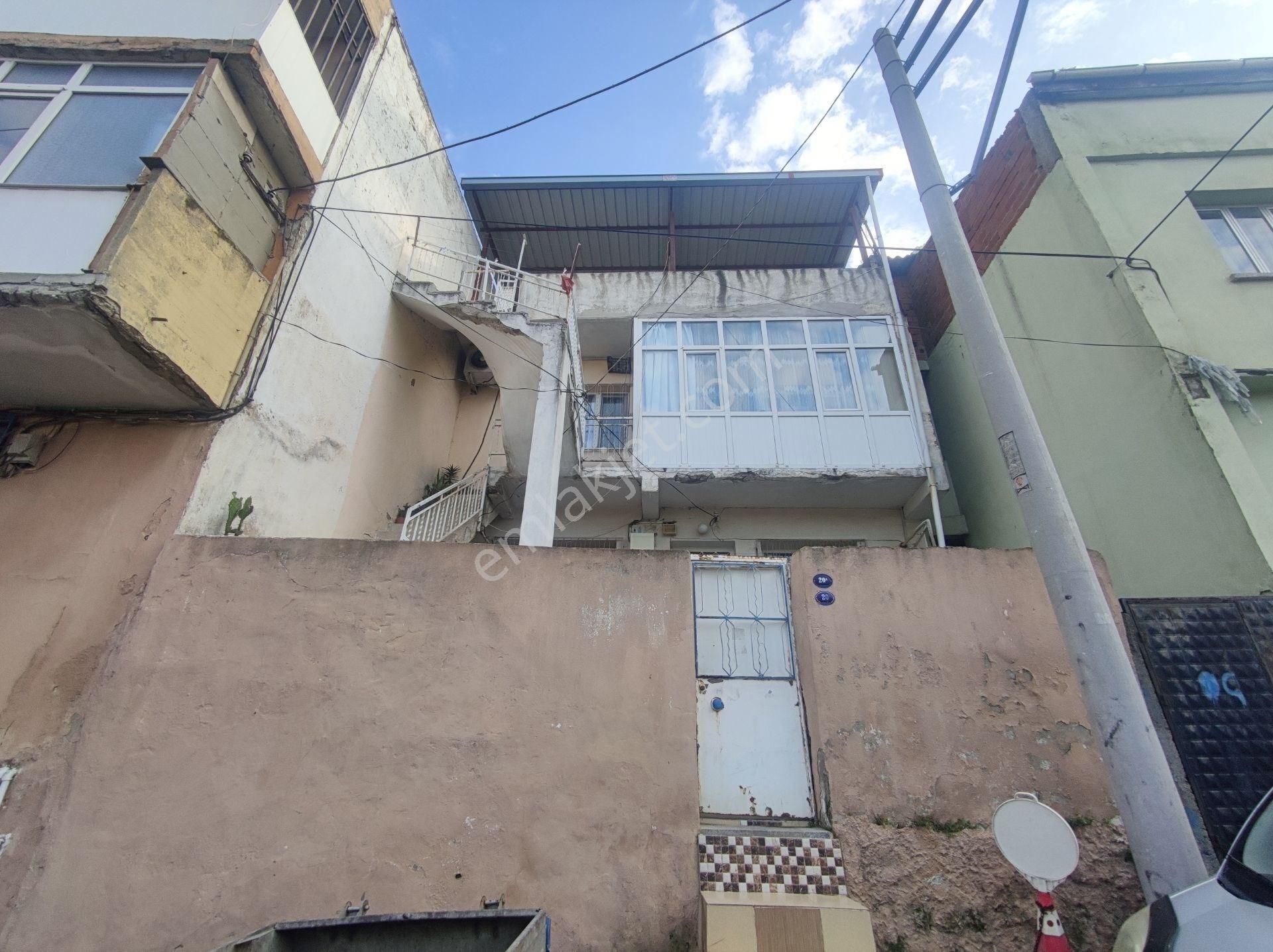 Gürçeşme'de 2 Daireli Satılık Bina