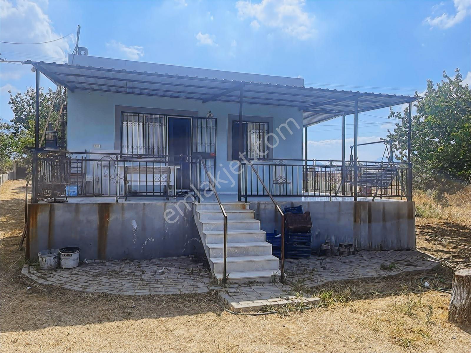 Kemalpaşa Aşağıkızılca'da İçinde Müstakil Ev Olan Satılık Tarla