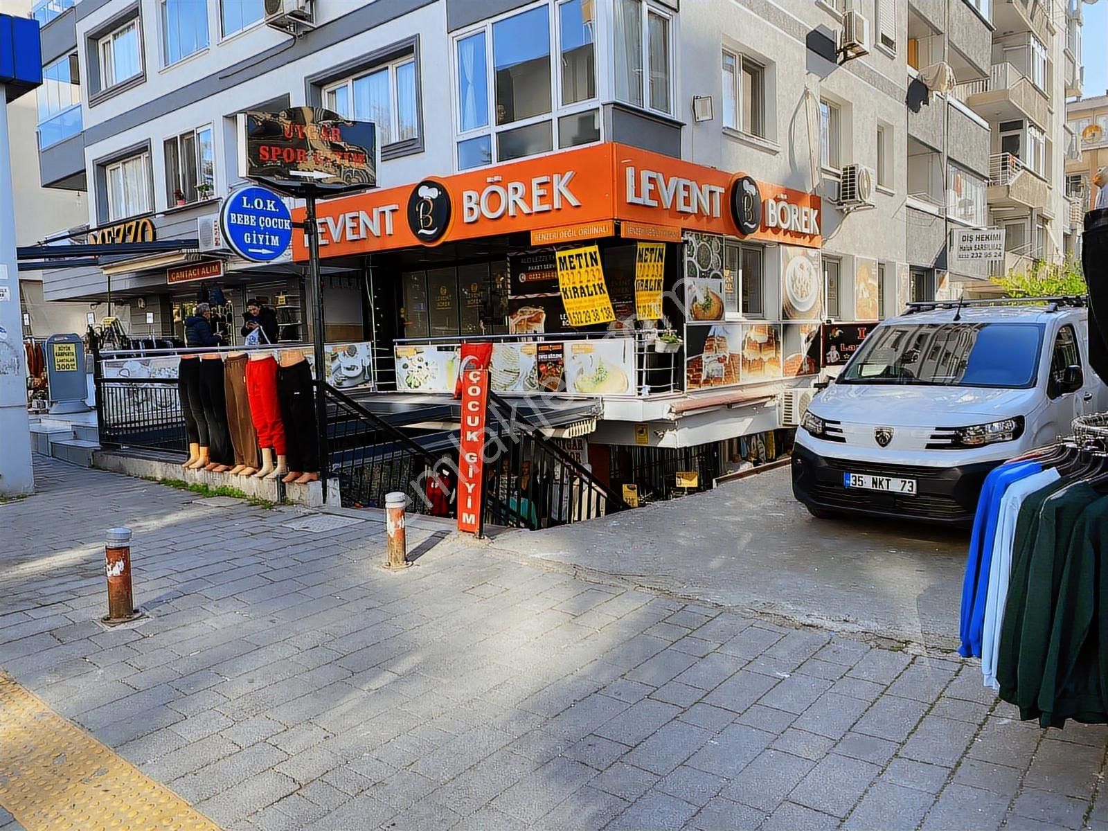 İnönücaddesinde İzmir Spor Metro Cıkışında Kupon Dükkan - Görsel 11