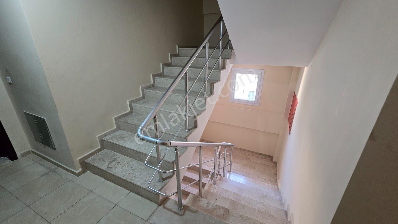 Üniversite Caddesi'nde 1+1 Asansörlü - Görsel 8