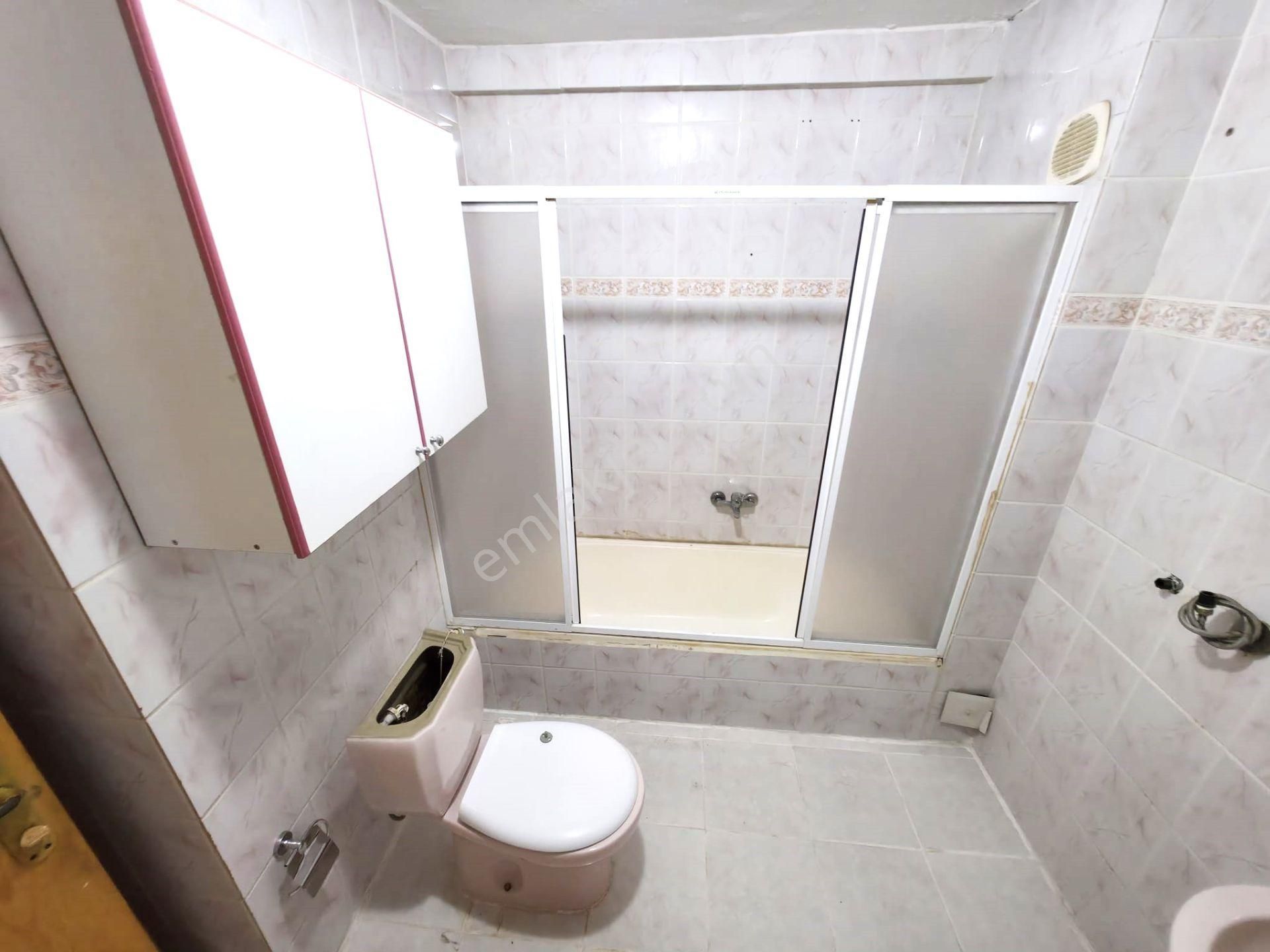 Akçay'da Site İçerisin'de Ön Cephe Ara Kat Ayrı Mutfak Çift Balkonlu Kaçmaz Fırsat 3+1 Satılık Daire - Görsel 29