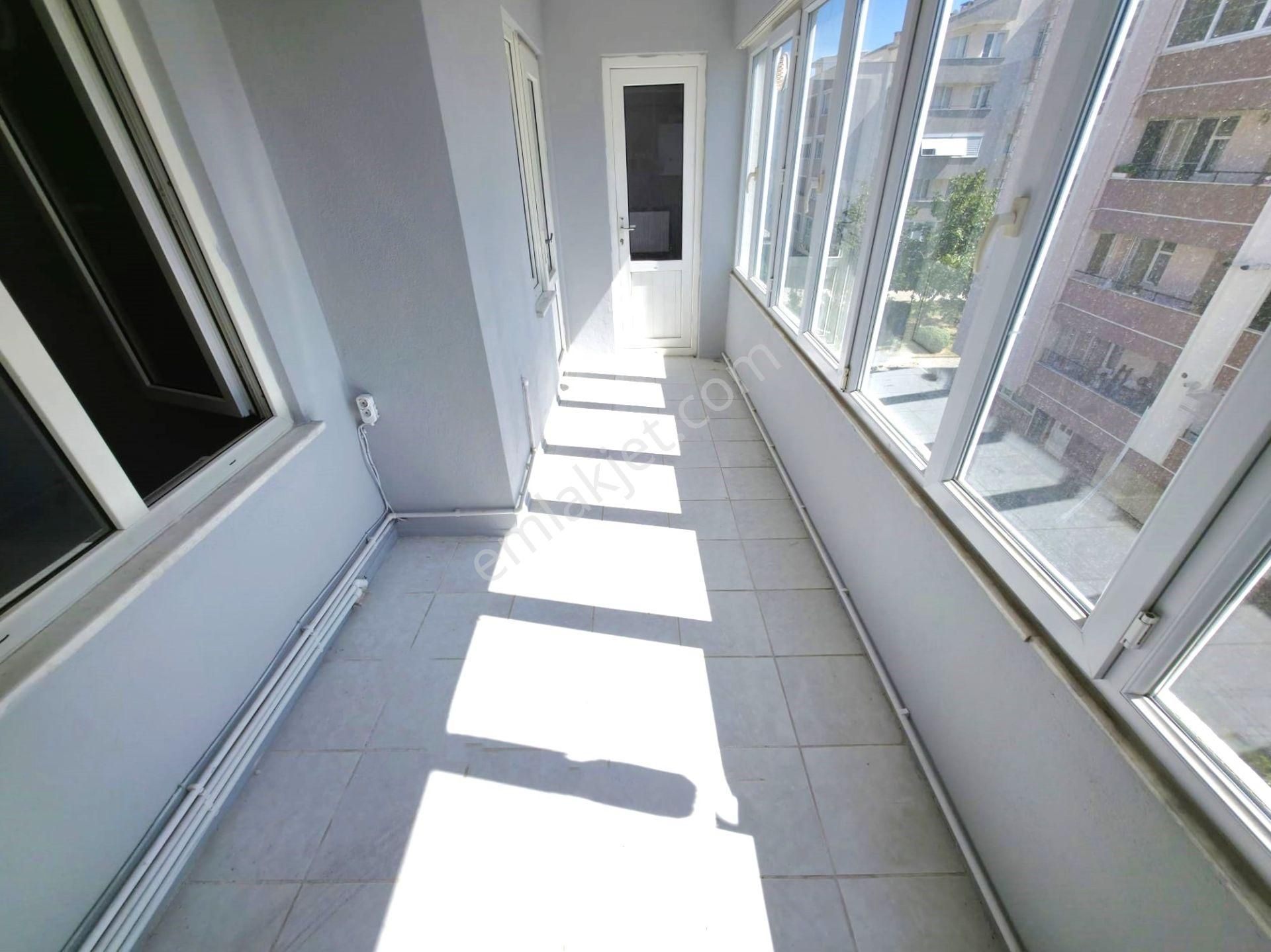 Akçay'da Site İçerisin'de Ön Cephe Ara Kat Ayrı Mutfak Çift Balkonlu Kaçmaz Fırsat 3+1 Satılık Daire - Görsel 34