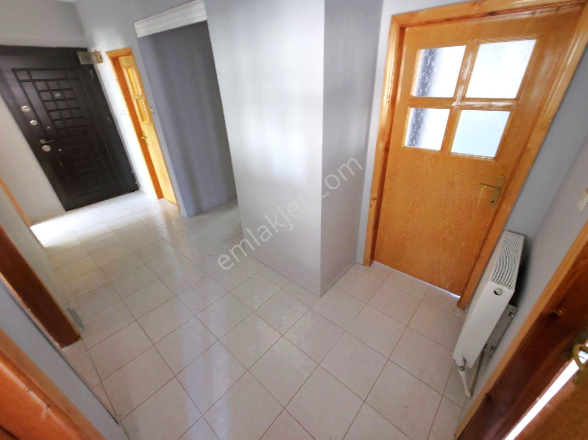Akçay'da Site İçerisin'de Ön Cephe Ara Kat Ayrı Mutfak Çift Balkonlu Kaçmaz Fırsat 3+1 Satılık Daire - Görsel 6