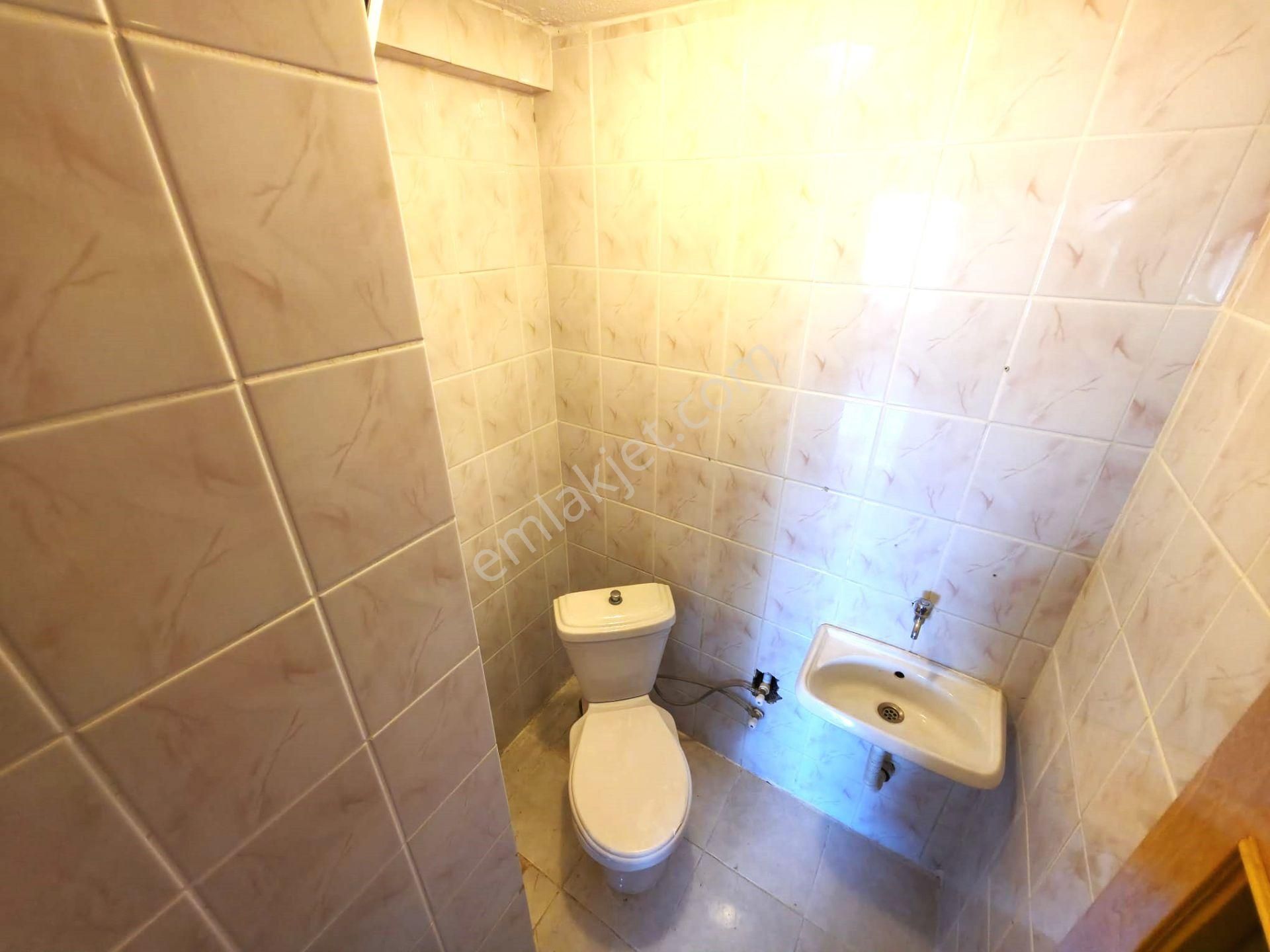 Akçay'da Site İçerisin'de Ön Cephe Ara Kat Ayrı Mutfak Çift Balkonlu Kaçmaz Fırsat 3+1 Satılık Daire - Görsel 26