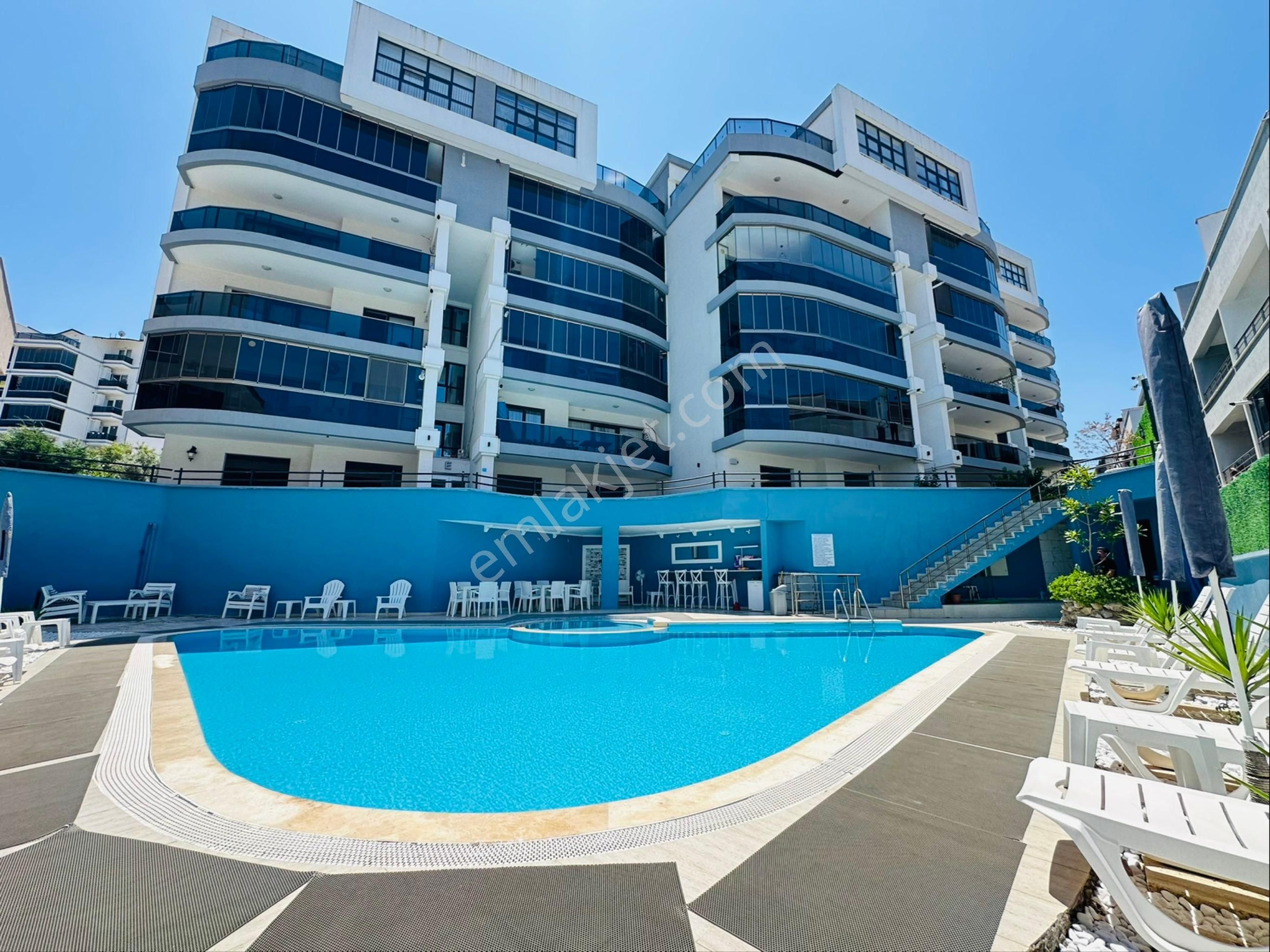 Tırpan Gayrimenkulden 5+2 350m2 Terasın Kendine Ait Havuzlu Full Deniz Manzaralı Satılık Acil Daire