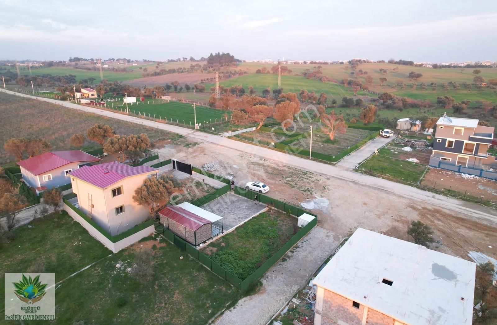 Pasifikten Menderes Çakallarda Köşe Parsel 377 M² Harika Bahçe - Görsel 6