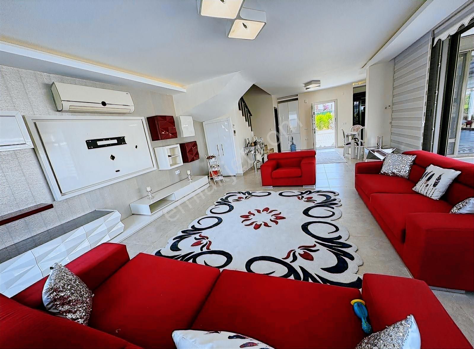 Kuşadası'nda Denize Yakın Havuzlu Güvenlikli Sitede 3+1 Villa. - Görsel 14