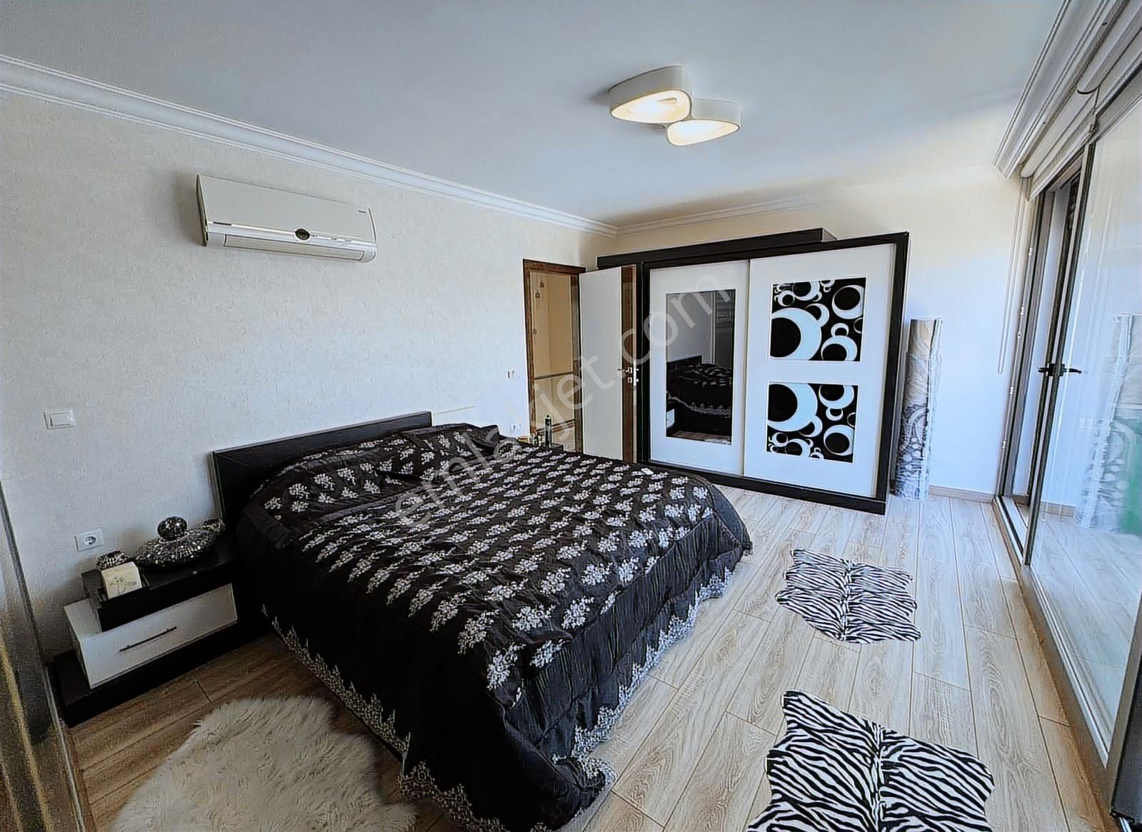 Kuşadası'nda Denize Yakın Havuzlu Güvenlikli Sitede 3+1 Villa. - Görsel 29