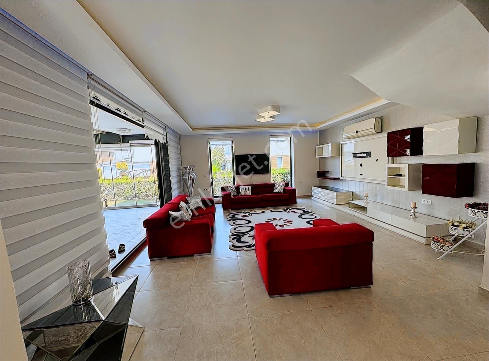 Kuşadası'nda Denize Yakın Havuzlu Güvenlikli Sitede 3+1 Villa. - Görsel 34