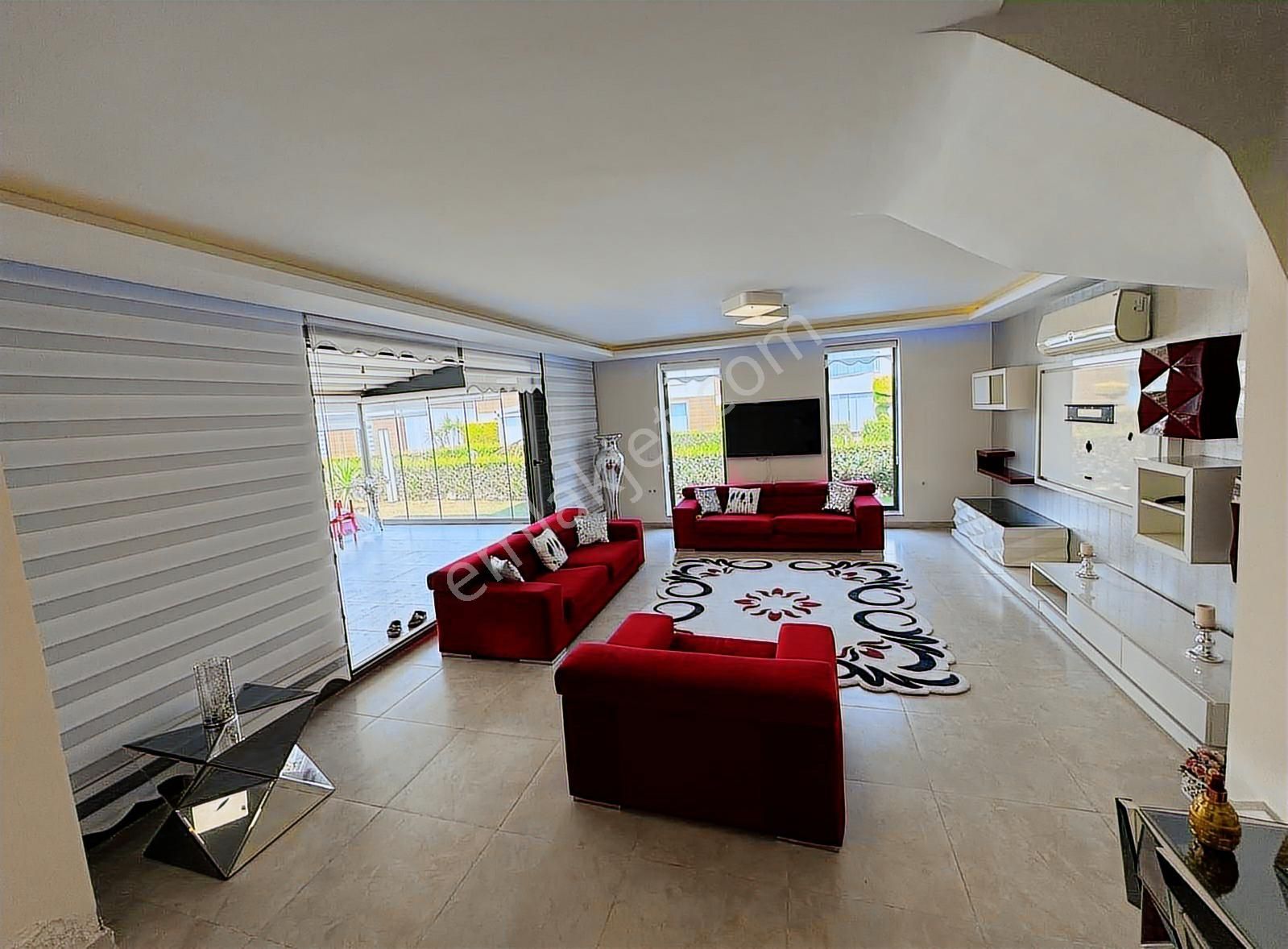 Kuşadası'nda Denize Yakın Havuzlu Güvenlikli Sitede 3+1 Villa. - Görsel 12