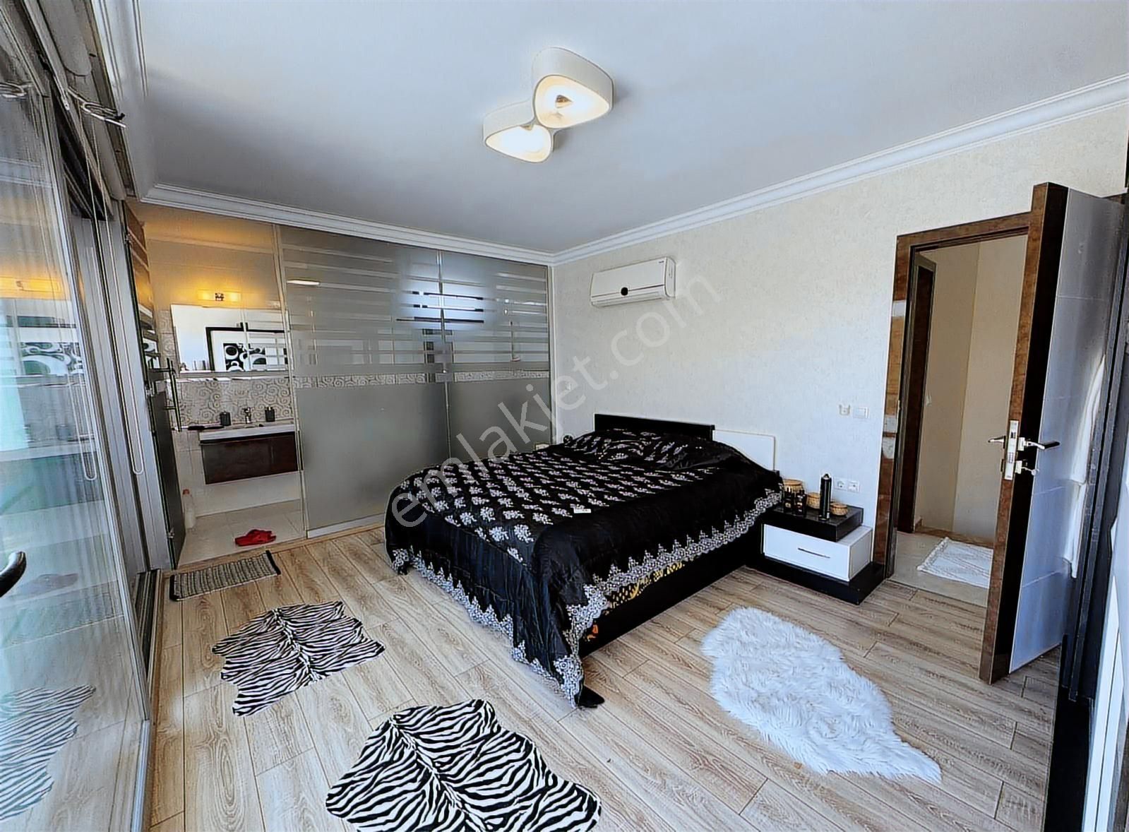 Kuşadası'nda Denize Yakın Havuzlu Güvenlikli Sitede 3+1 Villa. - Görsel 22