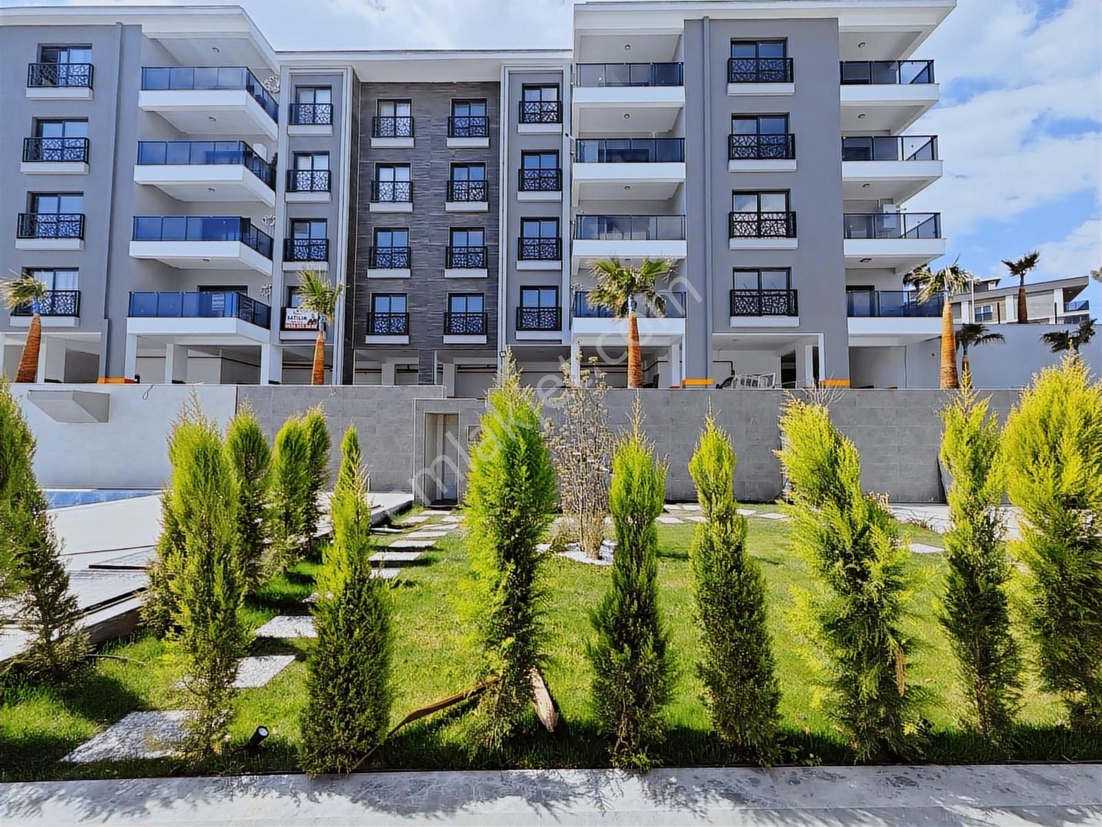 Kuşadası Değirmendere`de Havuzlu, Doğalgazlı Sıfır 1+1 Daire - Görsel 2