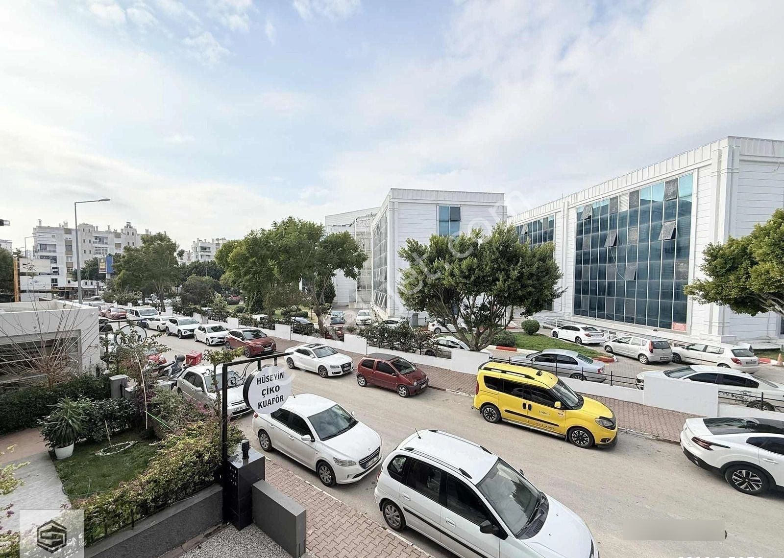 Fener Muratpaşa Belediyesi Yakını Katta 2+1 Ofis/işyeri