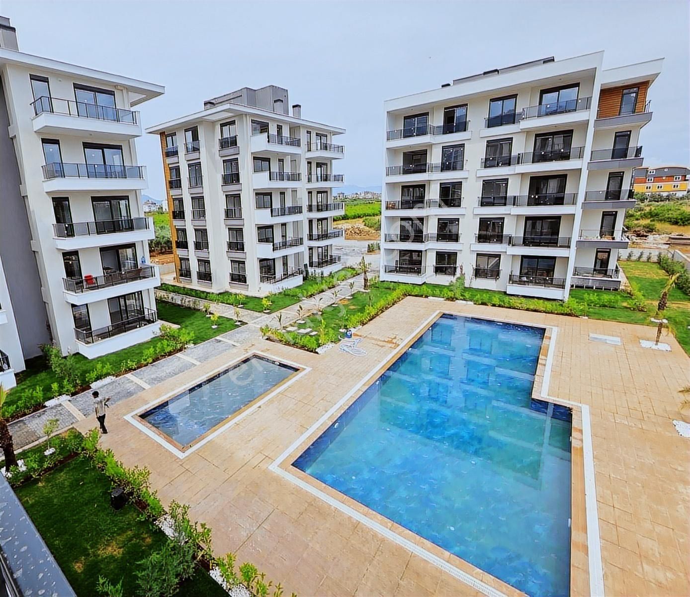 Havuzlu Sitede 2+1 / Klima Ankastre Var / - Görsel 20