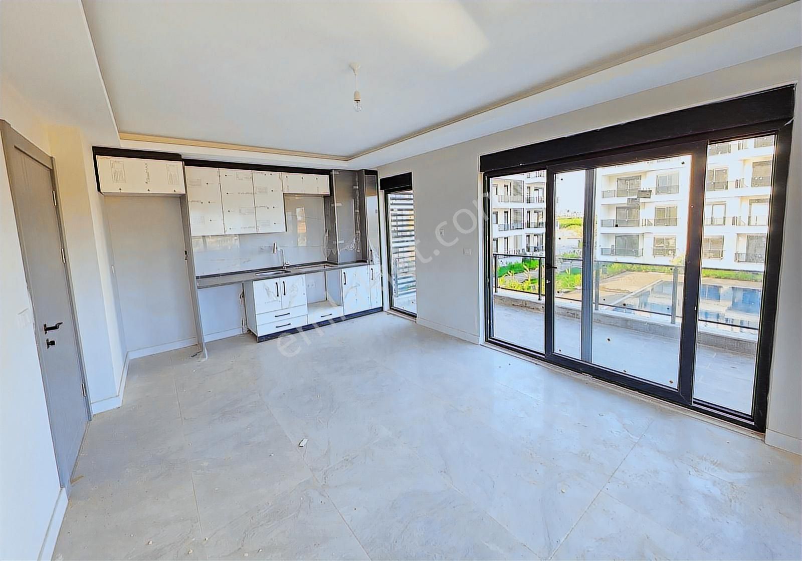 Havuzlu Sitede 2+1 / Klima Ankastre Var / - Görsel 3