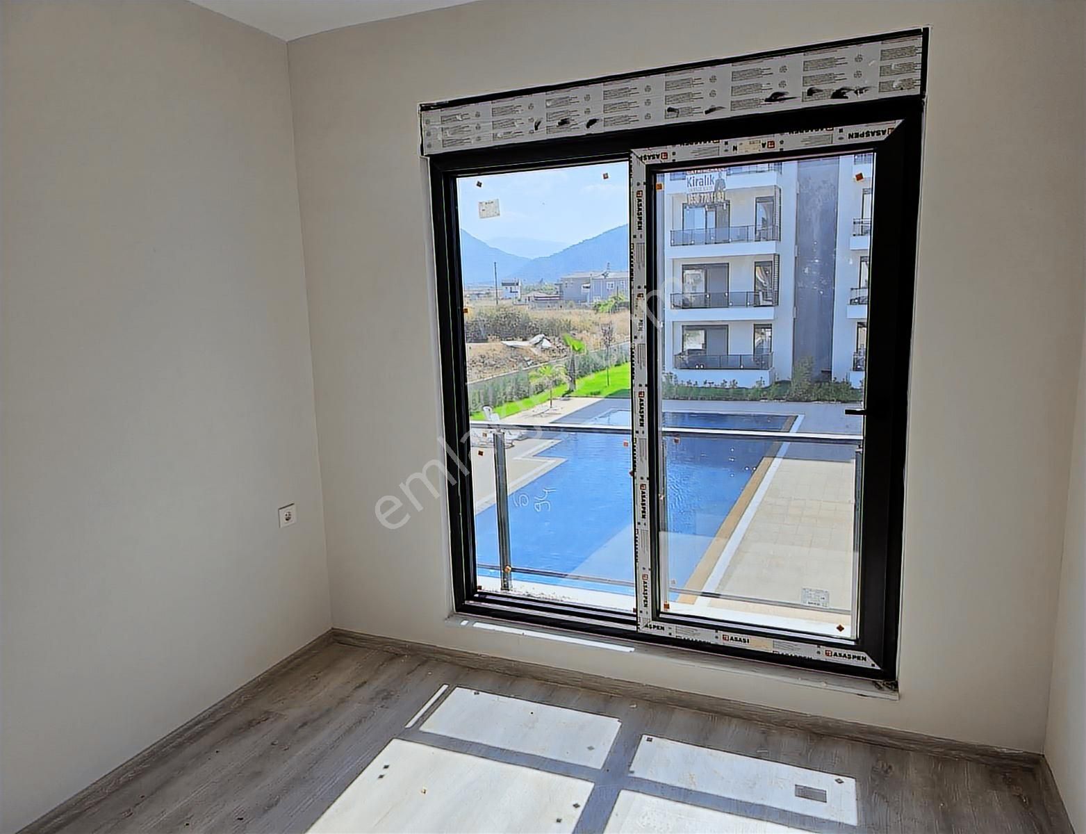 Havuzlu Sitede 2+1 / Klima Ankastre Var / - Görsel 18