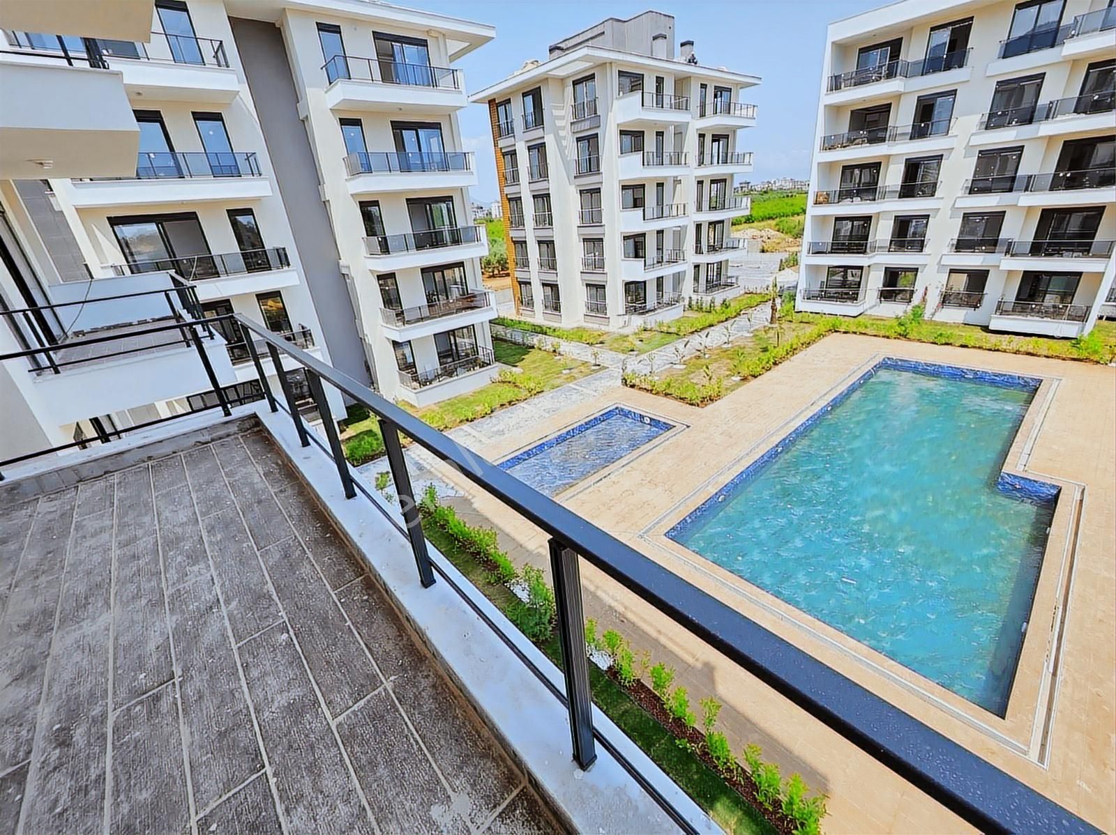 Havuzlu Sitede 2+1 / Klima Ankastre Var / - Görsel 2