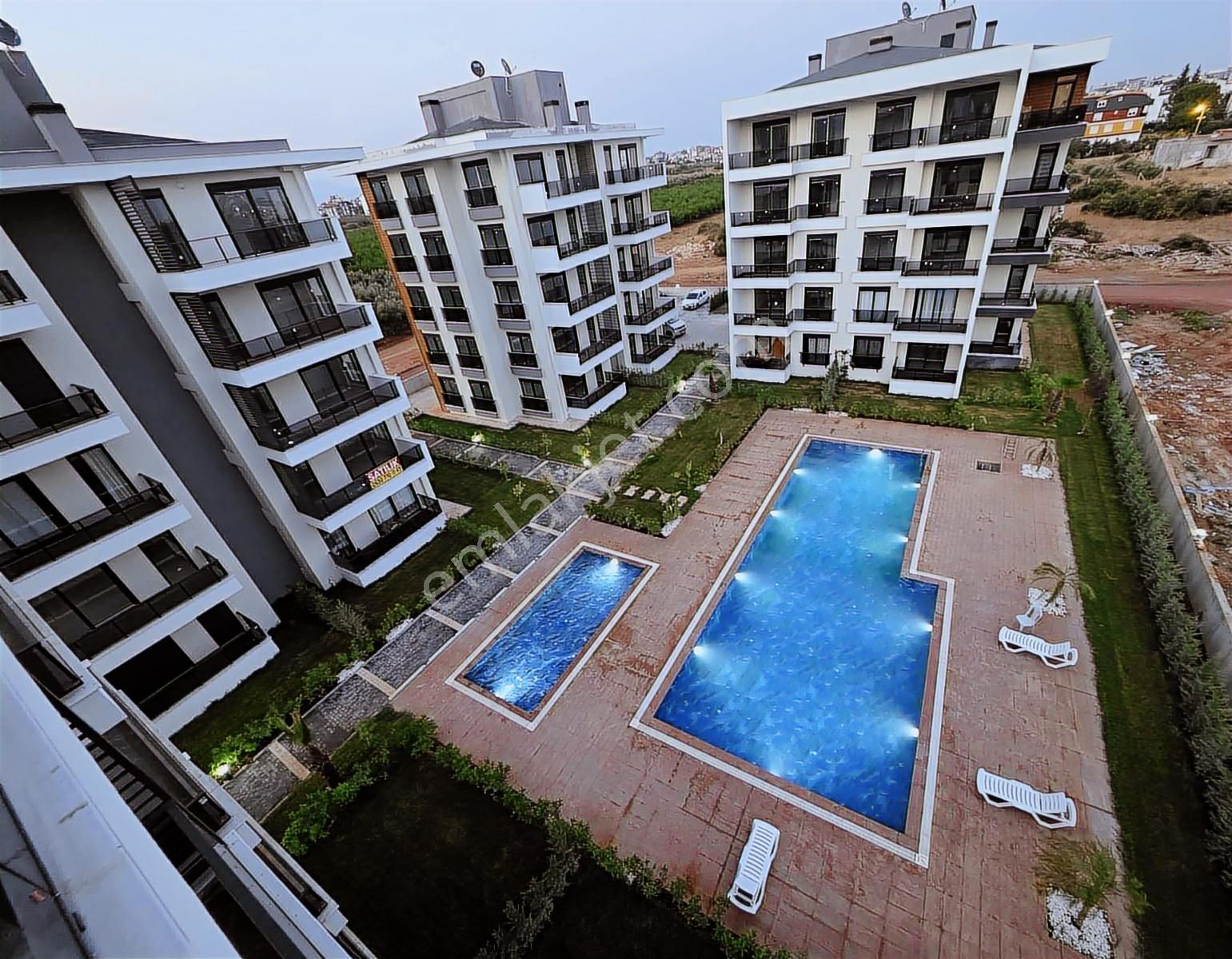 Havuzlu Sitede 2+1 / Klima Ankastre Var /