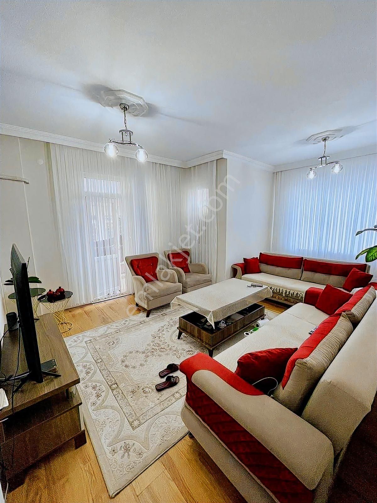 Dokuma Yeşiltepe'de Asansörlü Arakat Doğalgazlı 3+1