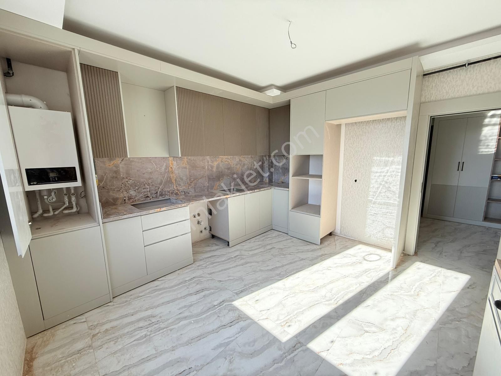 Güzelşehirde Merkezi Konumda 3+1 Daire - Görsel 9