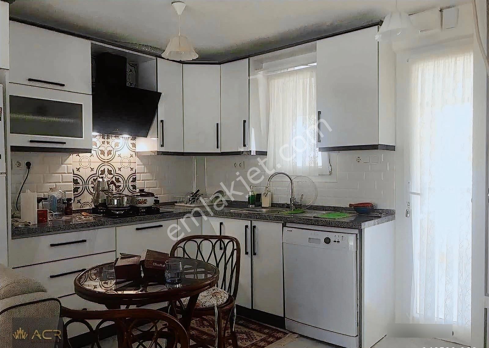 Altınova'da Site İçerisinde Denize Sıfır Satılık 3+1 Tripleks - Görsel 11