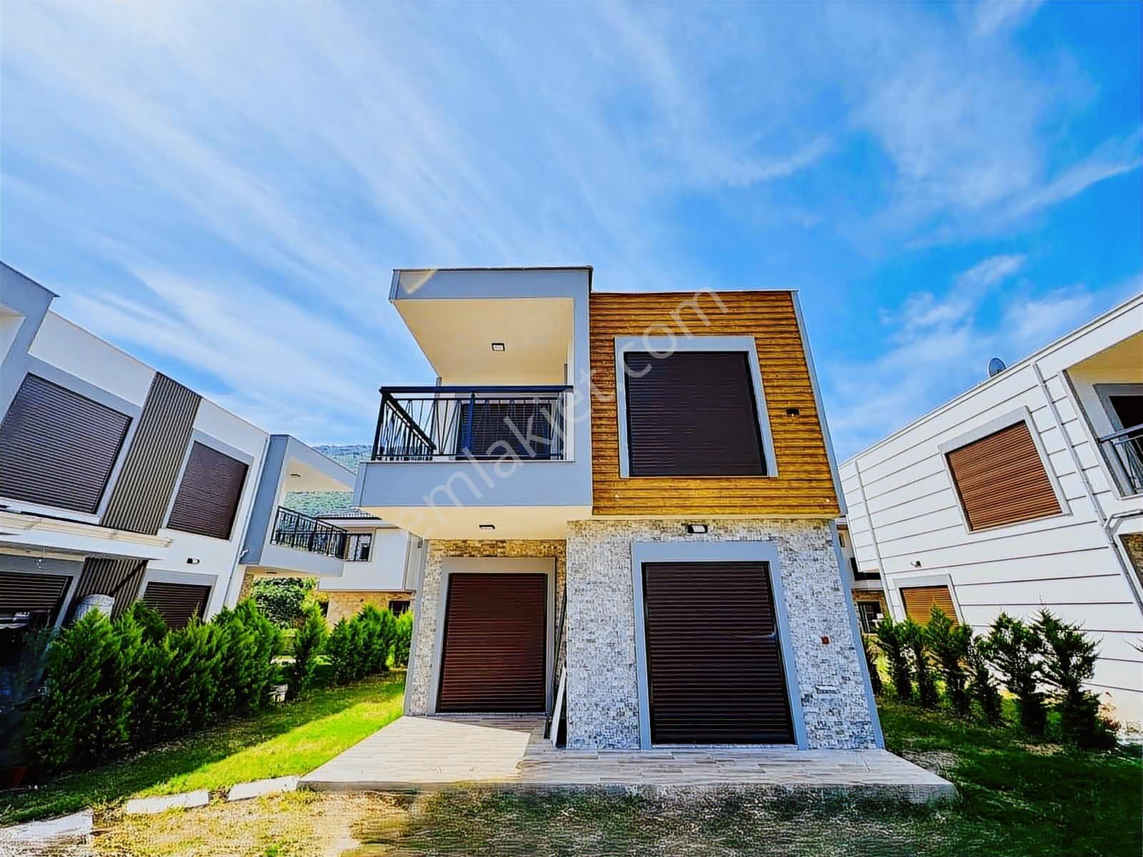 Güzelçamlı'da Tek Müstakil Geniş Bahçeli Satılık 3+1 Villa - Görsel 21