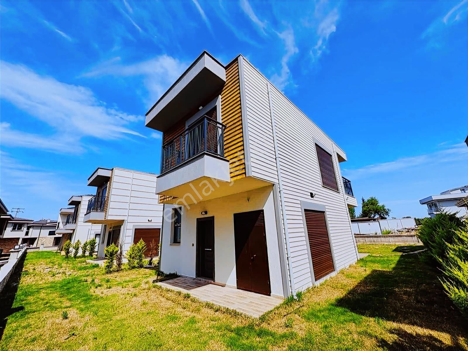 Güzelçamlı'da Tek Müstakil Geniş Bahçeli Satılık 3+1 Villa - Görsel 4