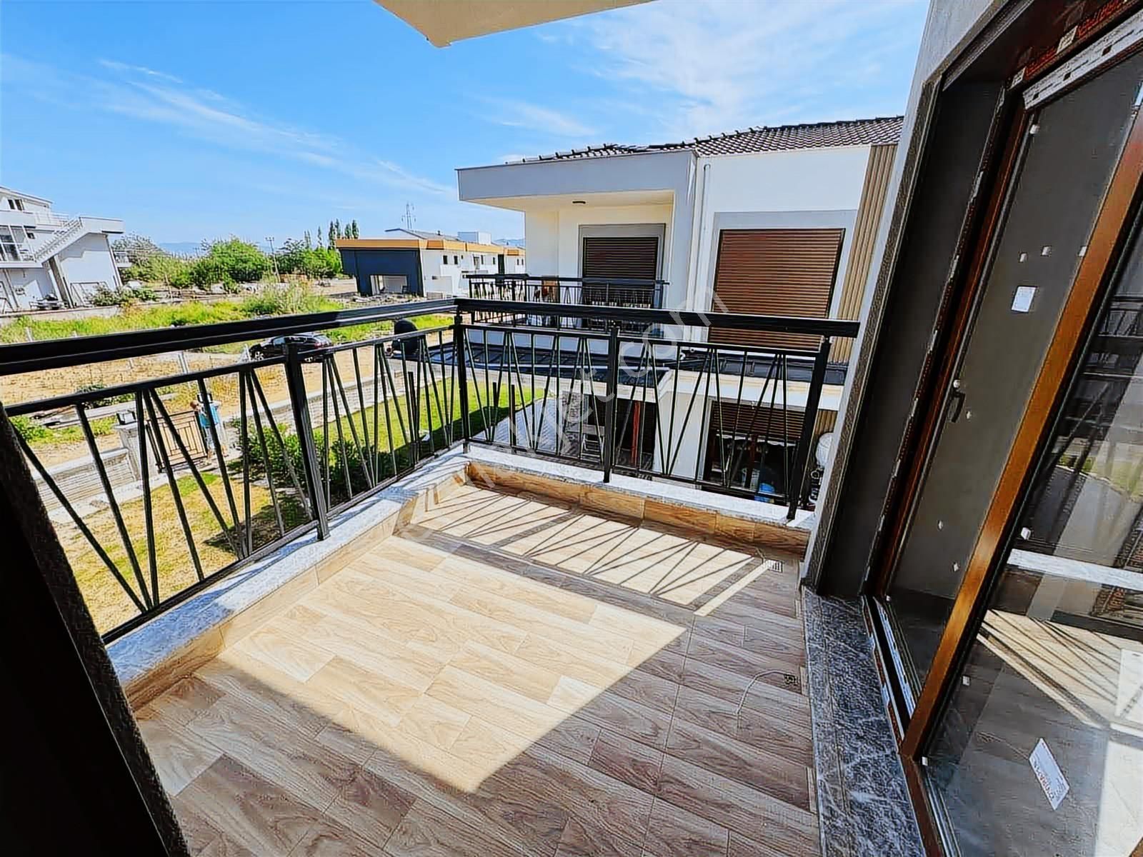 Güzelçamlı'da Tek Müstakil Geniş Bahçeli Satılık 3+1 Villa - Görsel 19