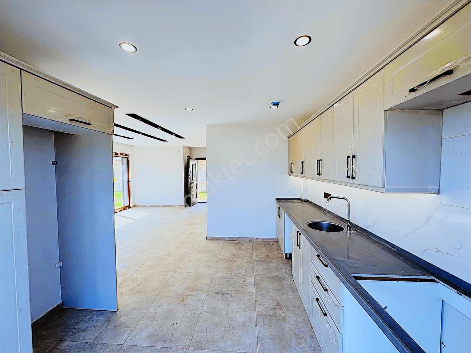 Güzelçamlı'da Tek Müstakil Geniş Bahçeli Satılık 3+1 Villa - Görsel 7