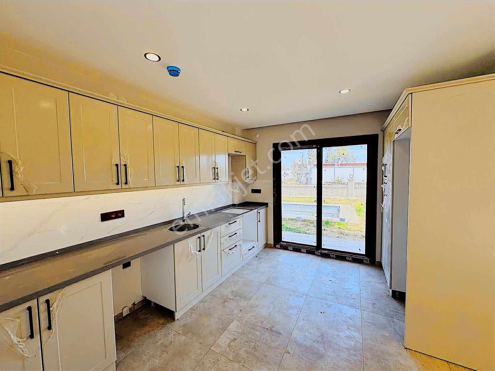 Güzelçamlı'da Tek Müstakil Geniş Bahçeli Satılık 3+1 Villa - Görsel 20