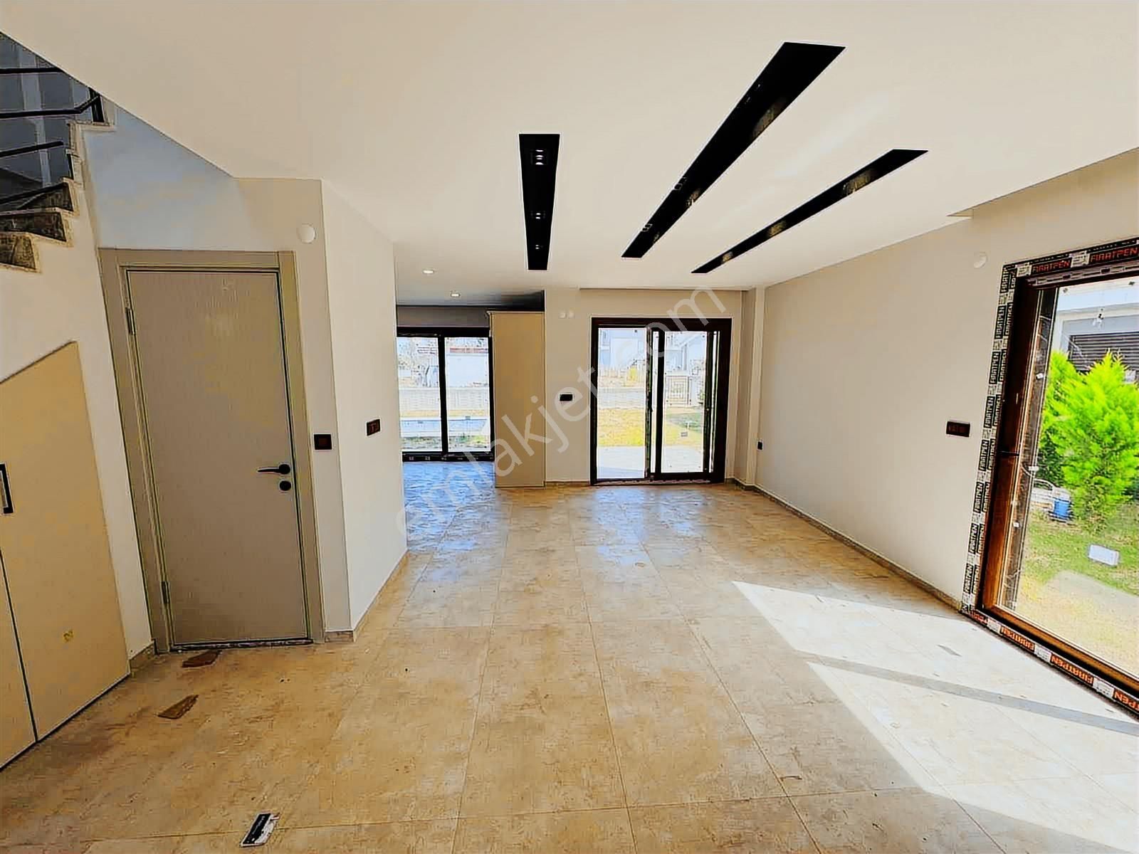 Güzelçamlı'da Tek Müstakil Geniş Bahçeli Satılık 3+1 Villa - Görsel 14