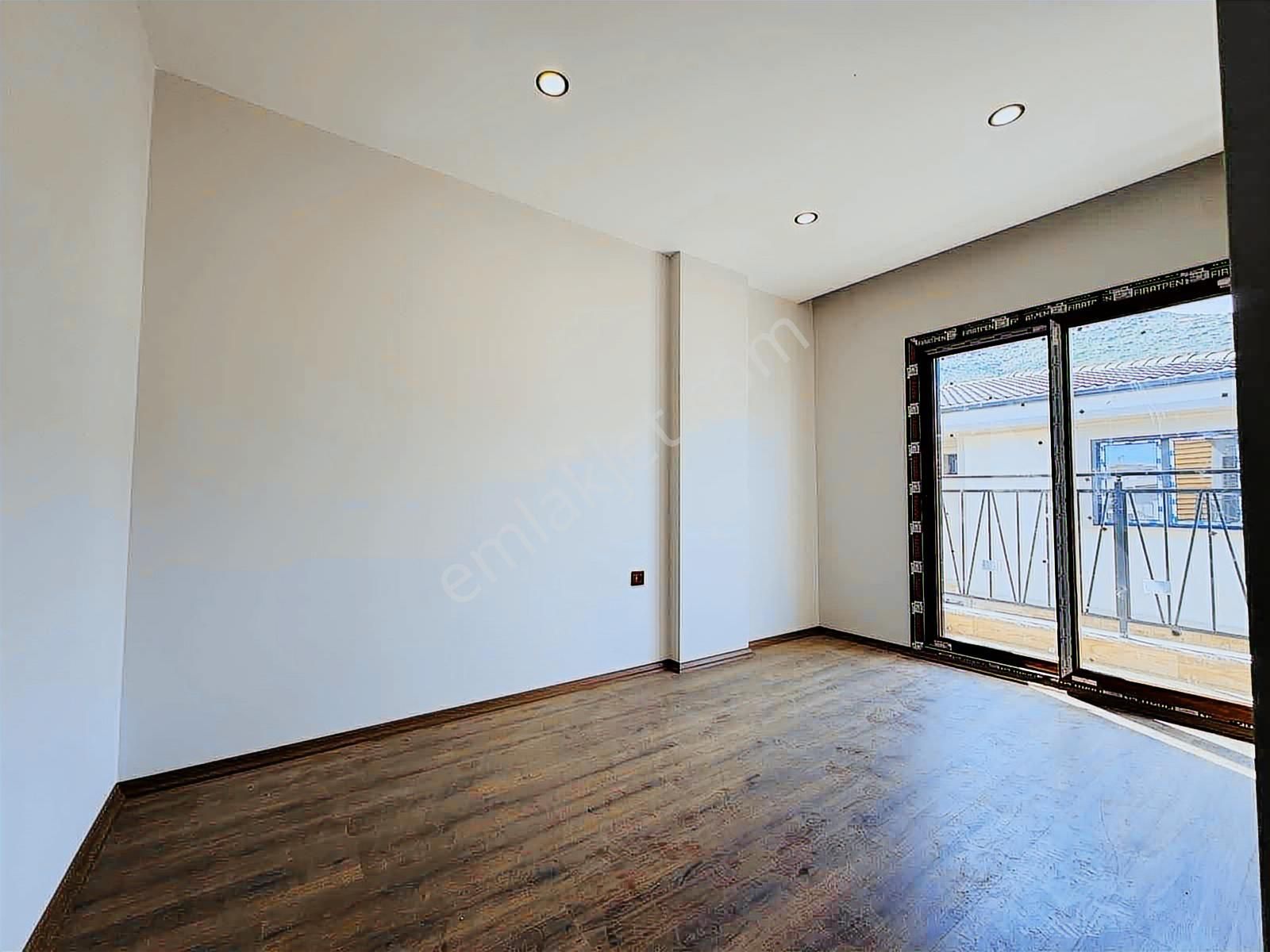 Güzelçamlı'da Tek Müstakil Geniş Bahçeli Satılık 3+1 Villa - Görsel 24