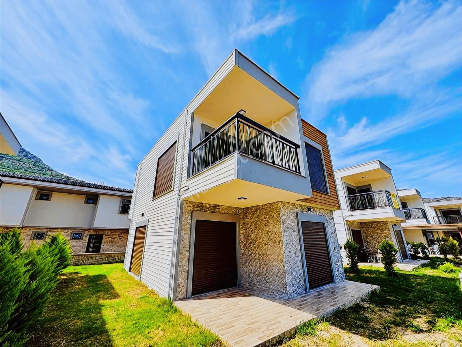 Güzelçamlı'da Tek Müstakil Geniş Bahçeli Satılık 3+1 Villa - Görsel 12