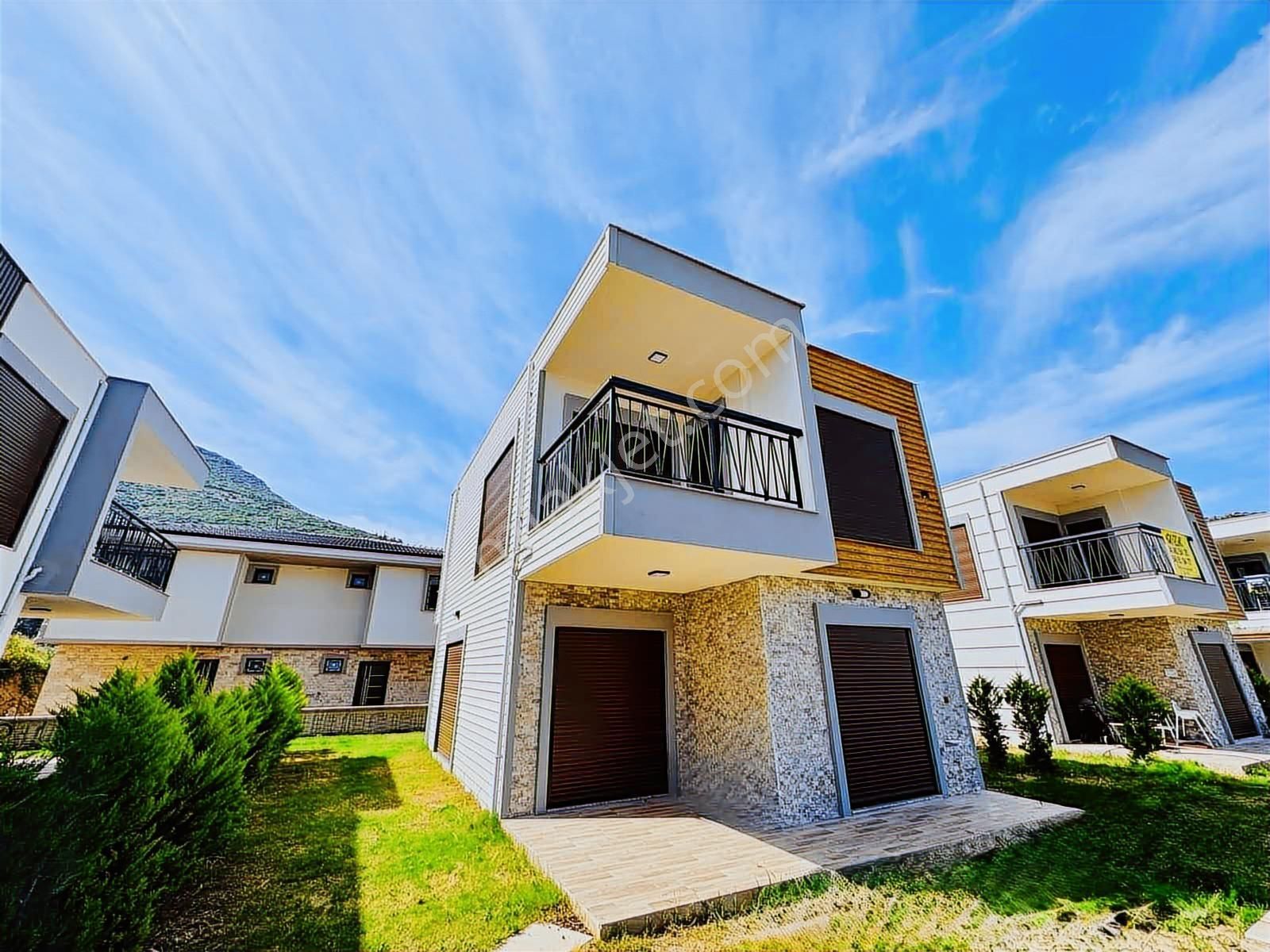 Güzelçamlı'da Tek Müstakil Geniş Bahçeli Satılık 3+1 Villa - Görsel 29