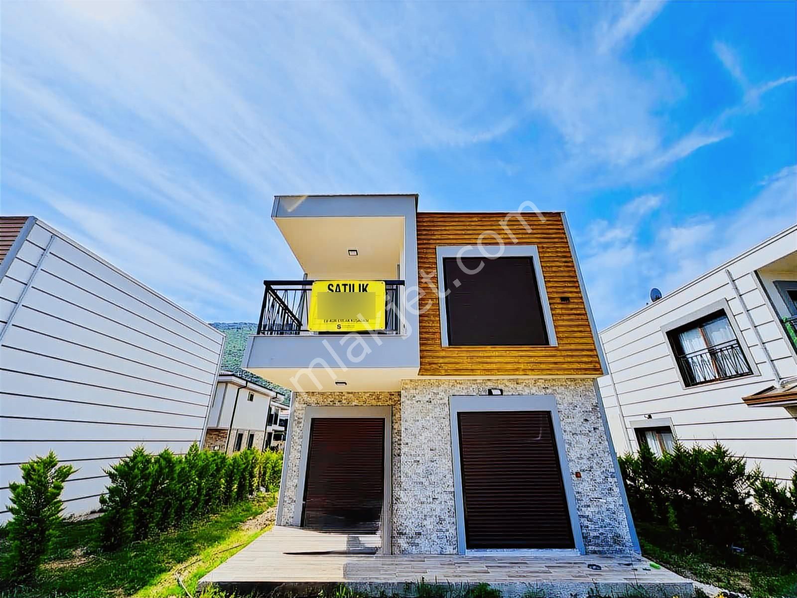 Güzelçamlı'da Tek Müstakil Geniş Bahçeli Satılık 3+1 Villa - Görsel 2