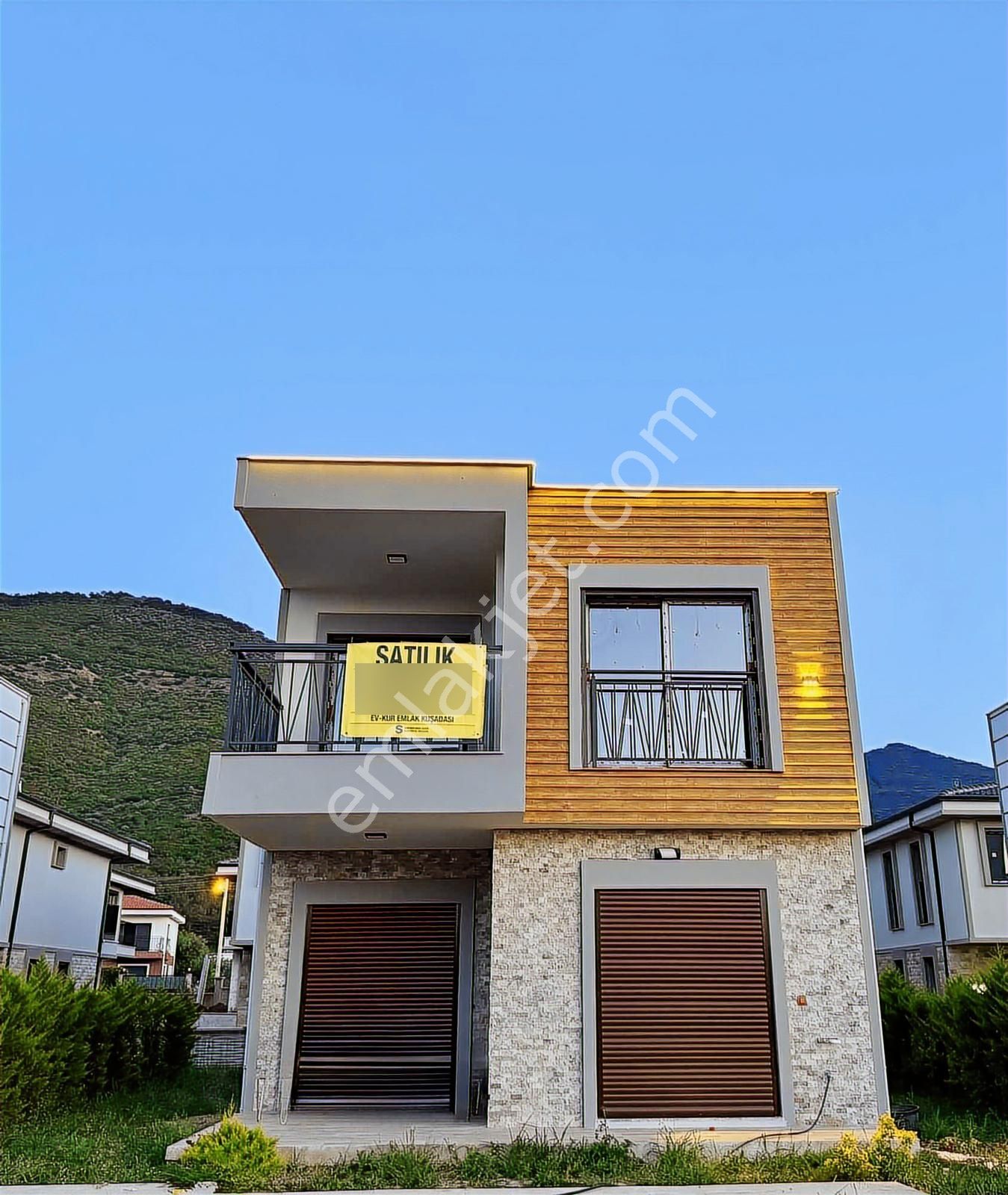 Güzelçamlı'da Tek Müstakil Geniş Bahçeli Satılık 3+1 Villa - Görsel 32