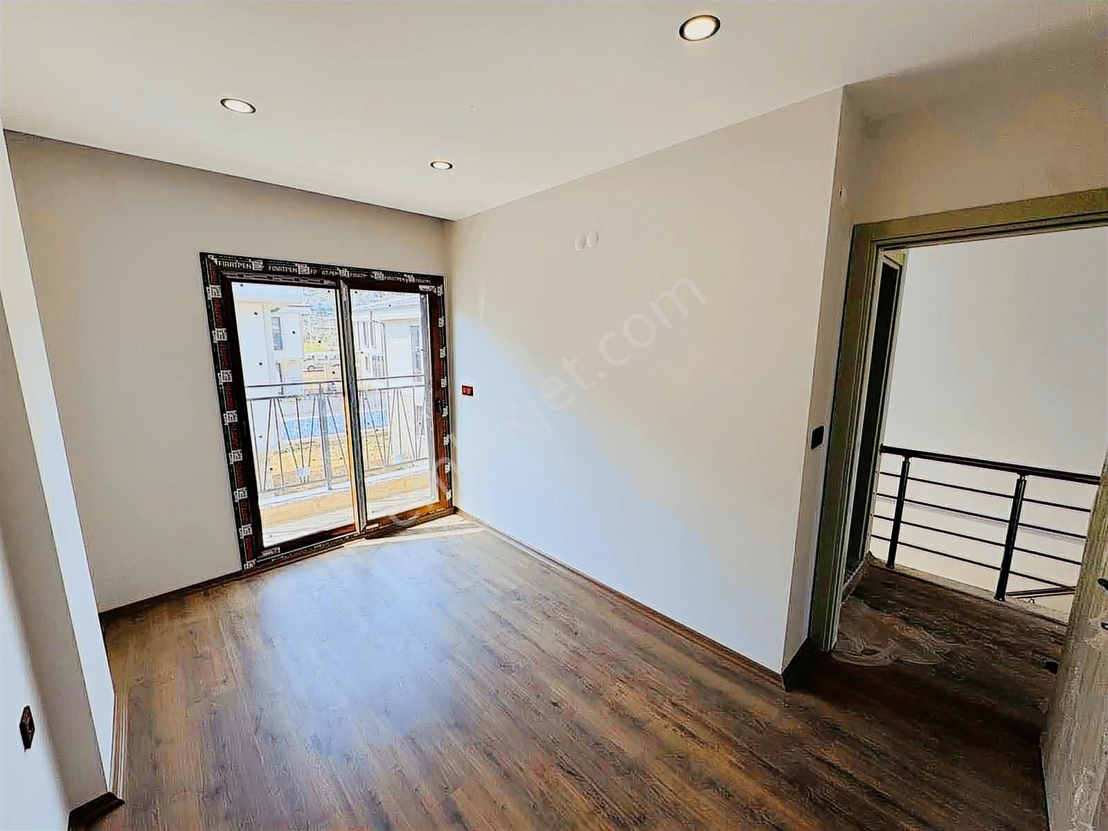 Güzelçamlı'da Tek Müstakil Geniş Bahçeli Satılık 3+1 Villa - Görsel 10