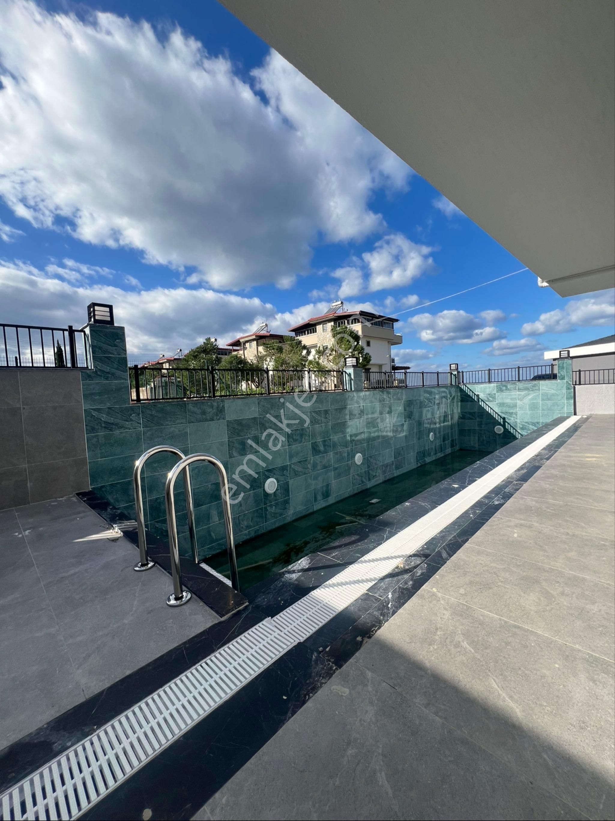 Kuşadası Güzelçamlı’da 3 + 1 Yazlık Satılık - Görsel 5