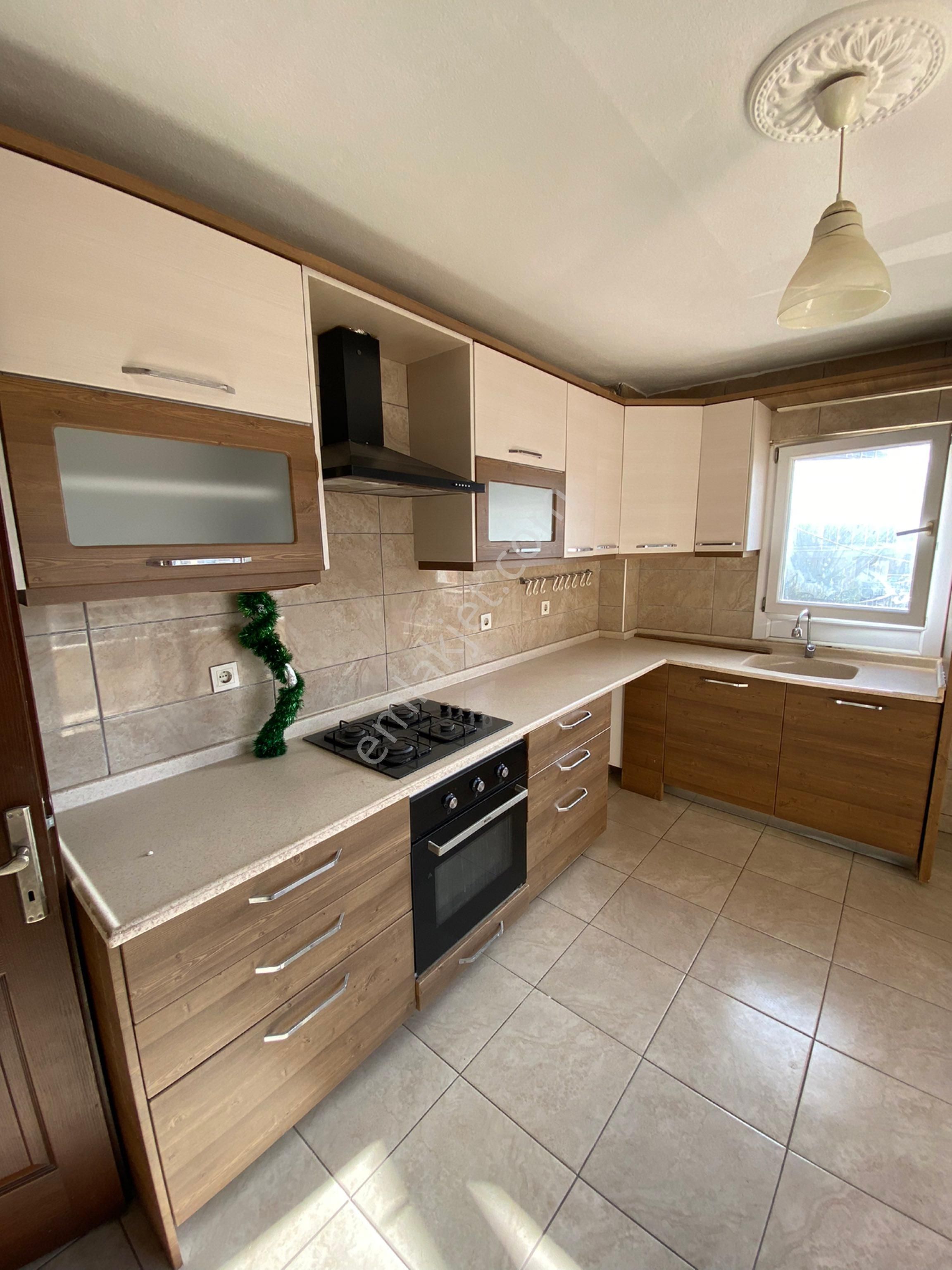 Yelki’de Merkezi Konumda 4+1 Doğalgazlı Geniş Ara Kat Daire…