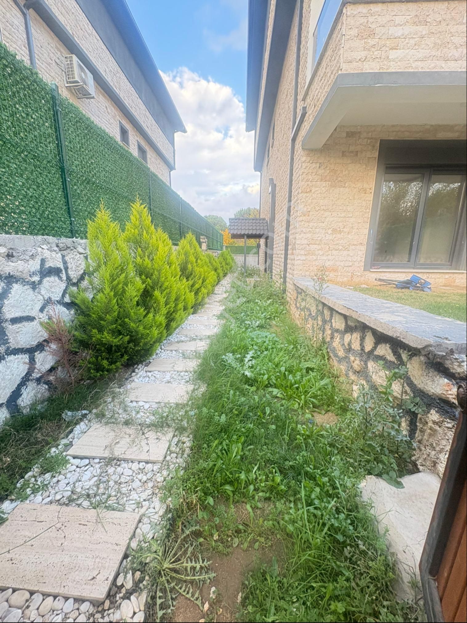 Havuzlu Müstakil Bahçeli Kapalı Mutfak 4+1 Tripleks Villa - Görsel 2