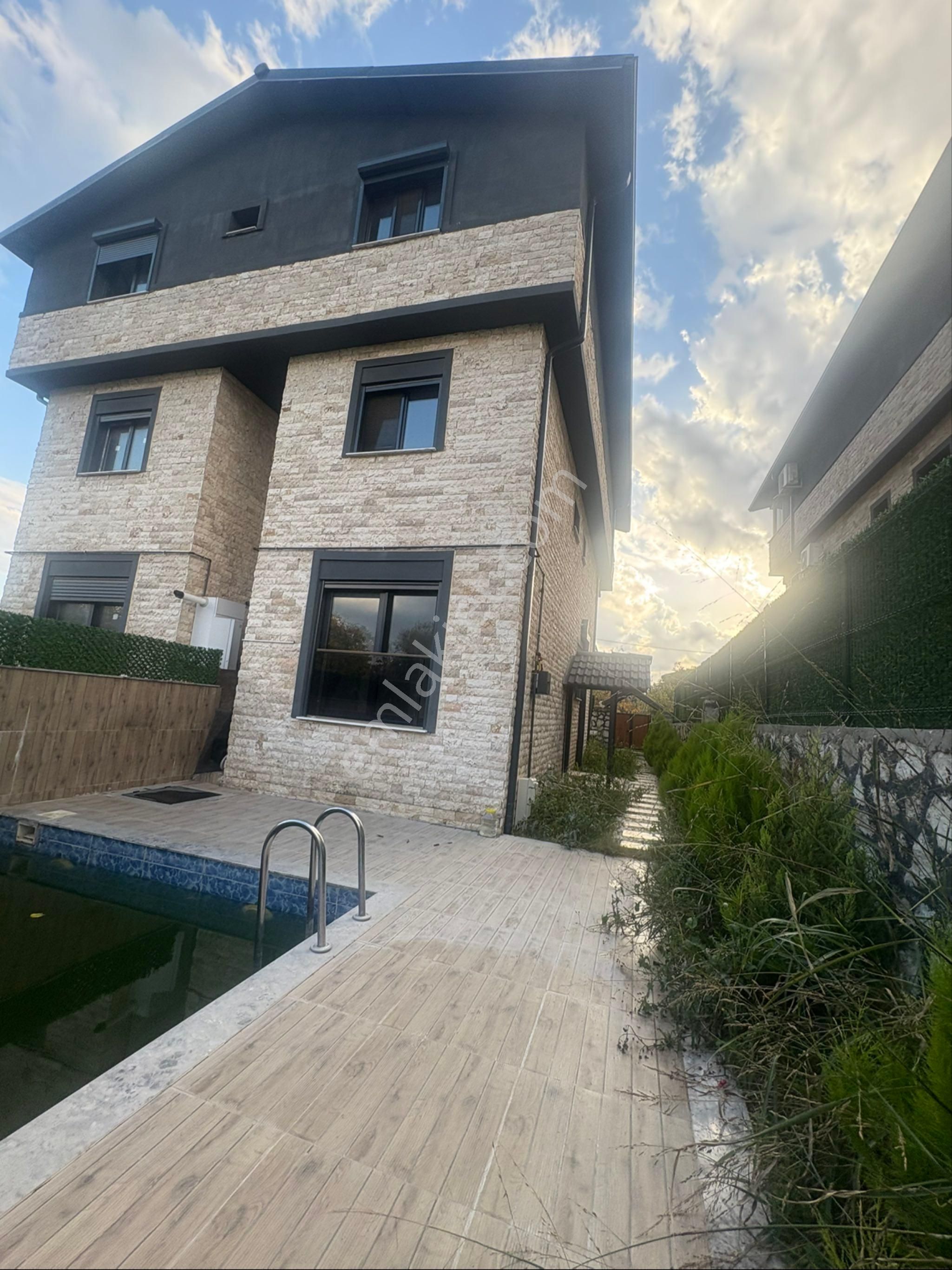 Havuzlu Müstakil Bahçeli Kapalı Mutfak 4+1 Tripleks Villa - Görsel 6