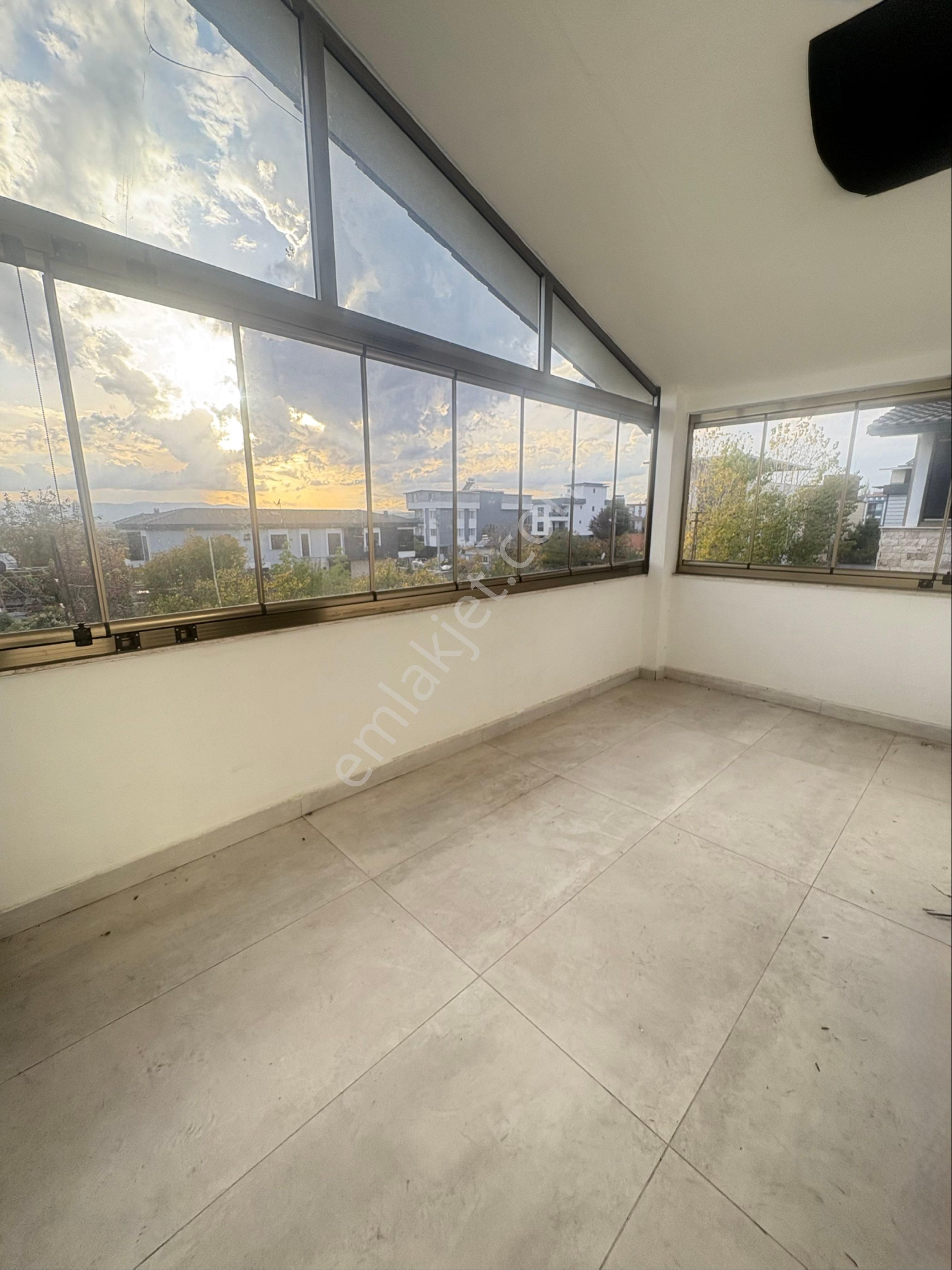 Havuzlu Müstakil Bahçeli Kapalı Mutfak 4+1 Tripleks Villa - Görsel 34