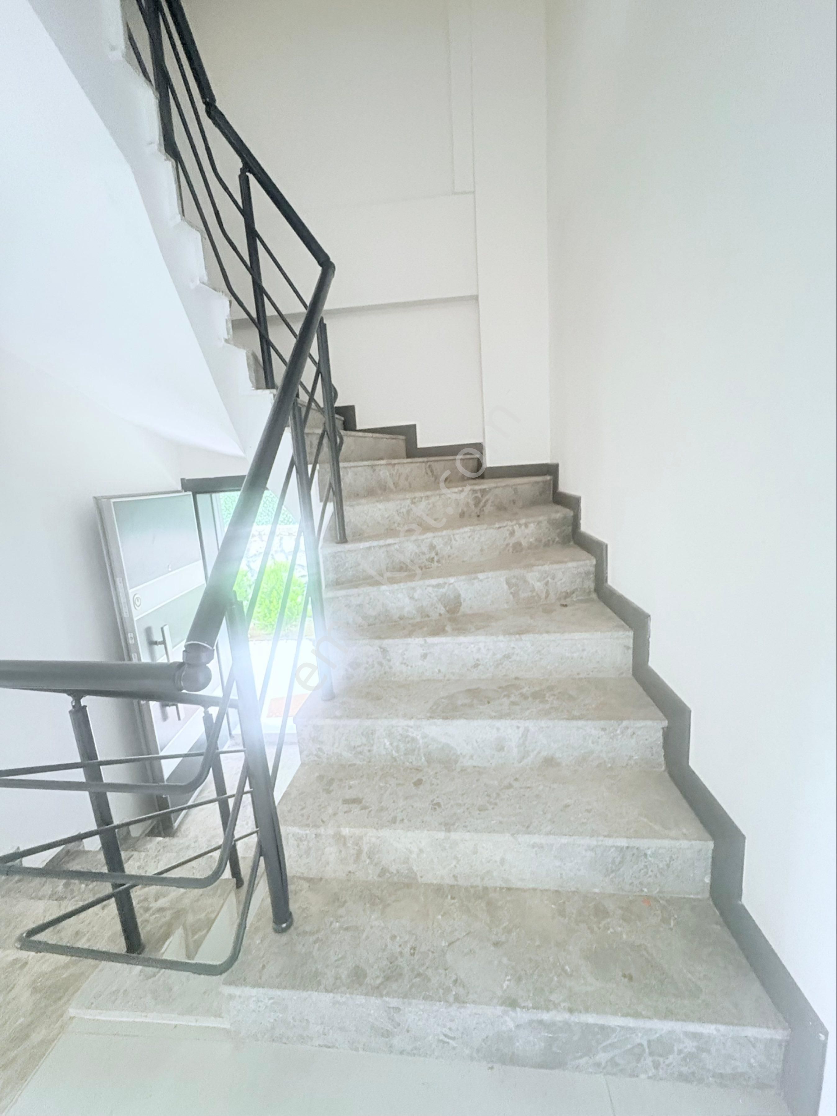 Havuzlu Müstakil Bahçeli Kapalı Mutfak 4+1 Tripleks Villa - Görsel 16