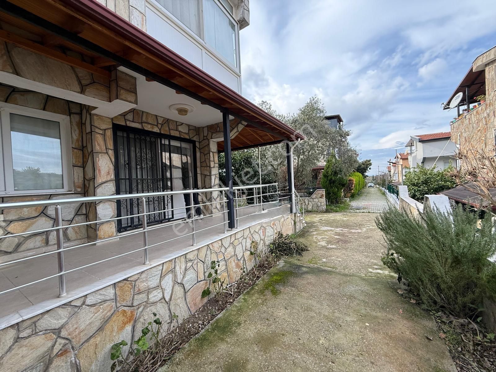 Kuşadası Davutlar’da Kelepir 3 + 1 Satılık Yazlık - Görsel 2