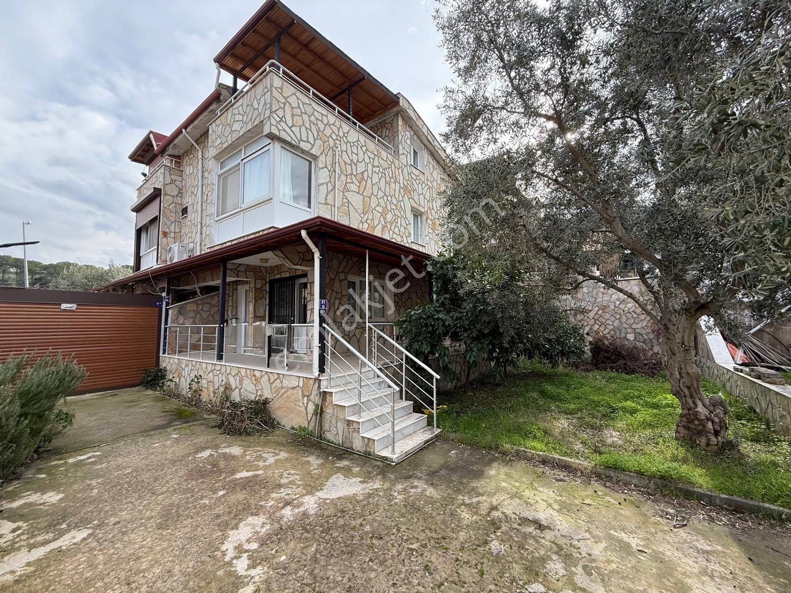 Kuşadası Davutlar’da Kelepir 3 + 1 Satılık Yazlık