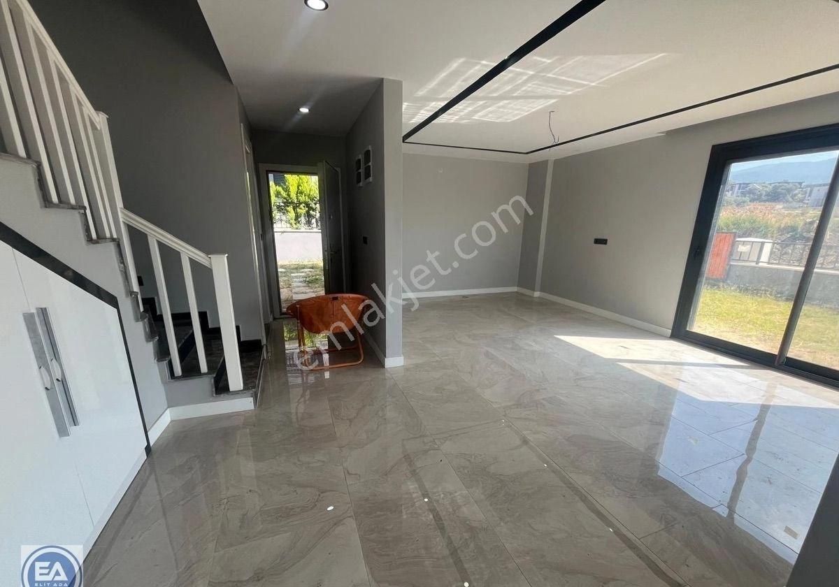 Kuşadası Davutlar’da Tek Müstakil Özel Havuzlu 3 + 1 Satılık - Görsel 9